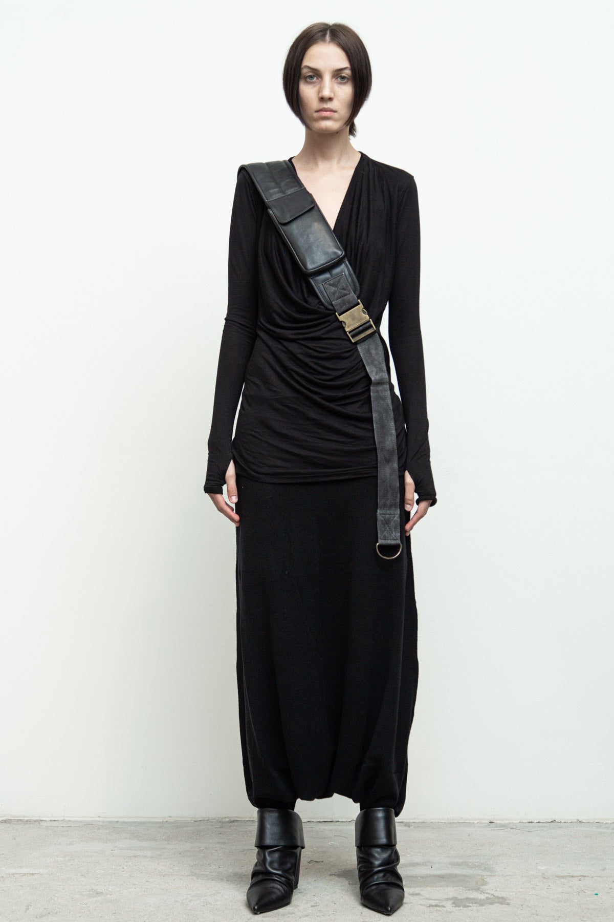 files/A-181-SlingPack-Black-08.jpg