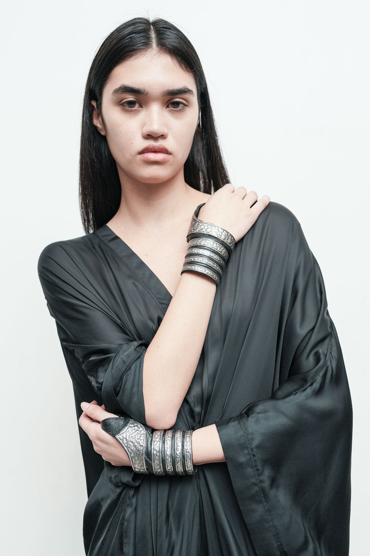 files/NicholasK-4BandCuff-Black-01.jpg