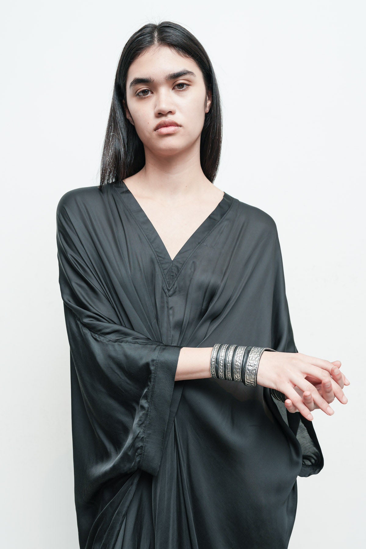 files/NicholasK-4BandCuff-Black-02.jpg