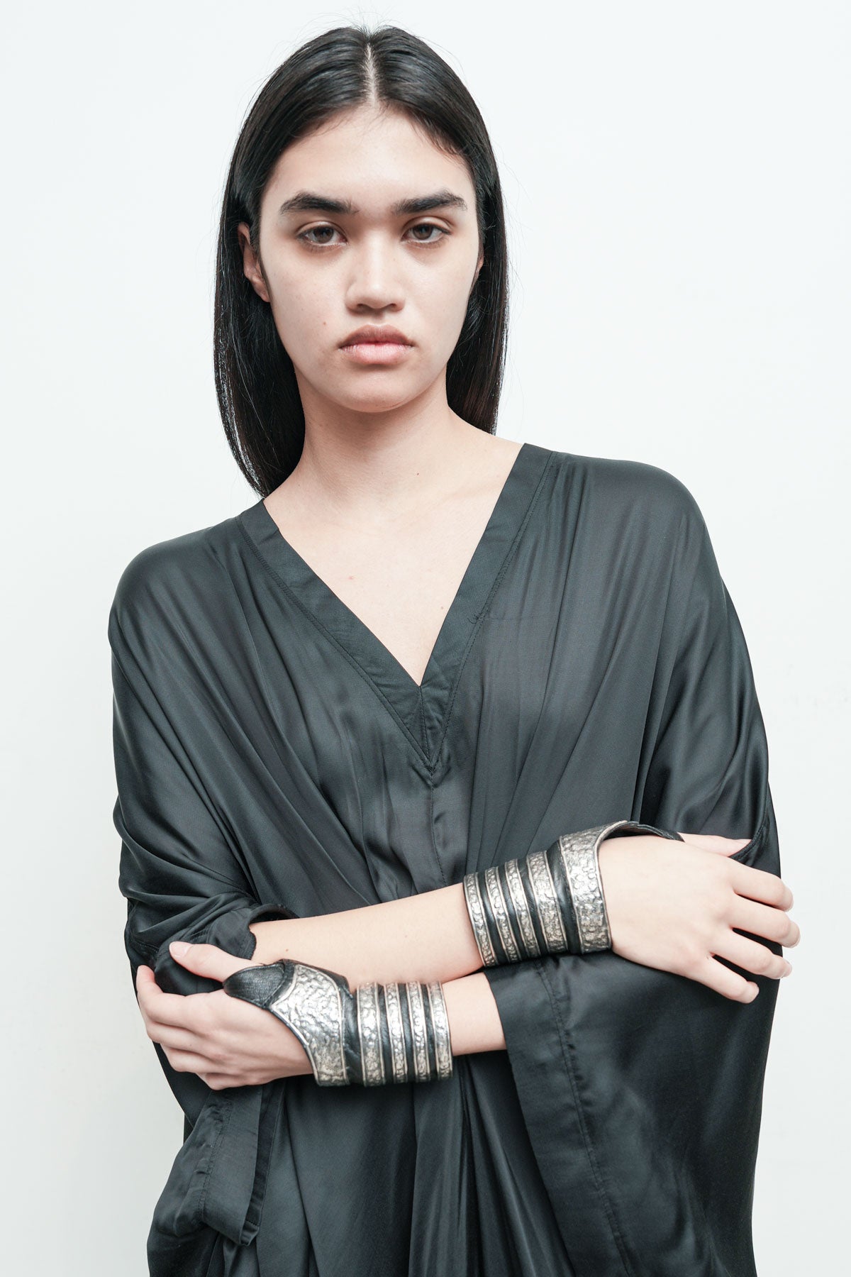 files/NicholasK-4BandCuff-Black-03.jpg