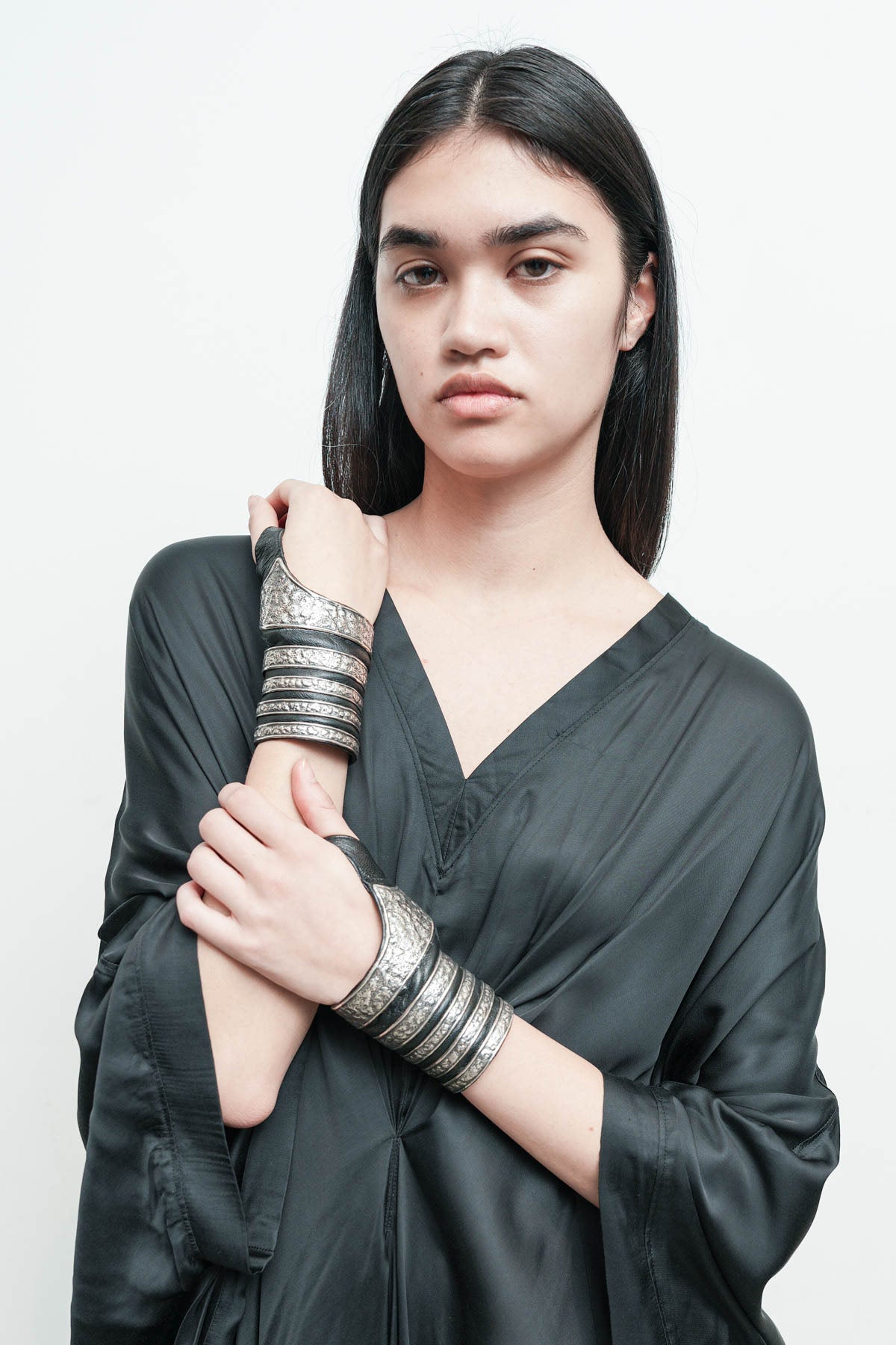 files/NicholasK-4BandCuff-Black-04.jpg