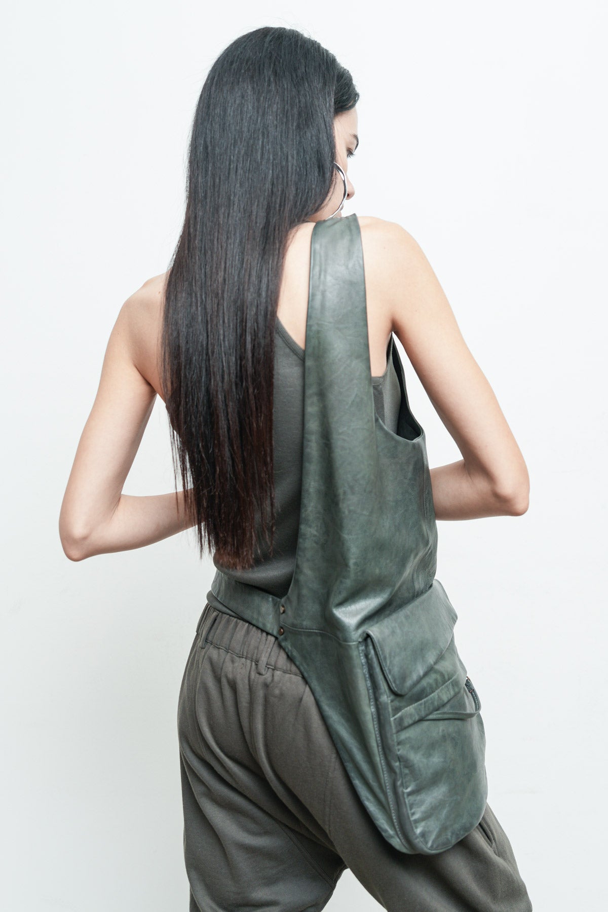 files/NicholasK-A-193-LoganVest-Moss-02.jpg