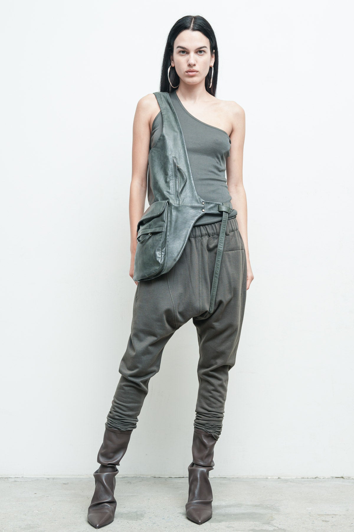 files/NicholasK-A-193-LoganVest-Moss-03.jpg