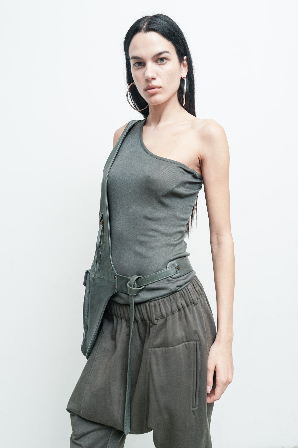 files/NicholasK-A-193-LoganVest-Moss-06.jpg