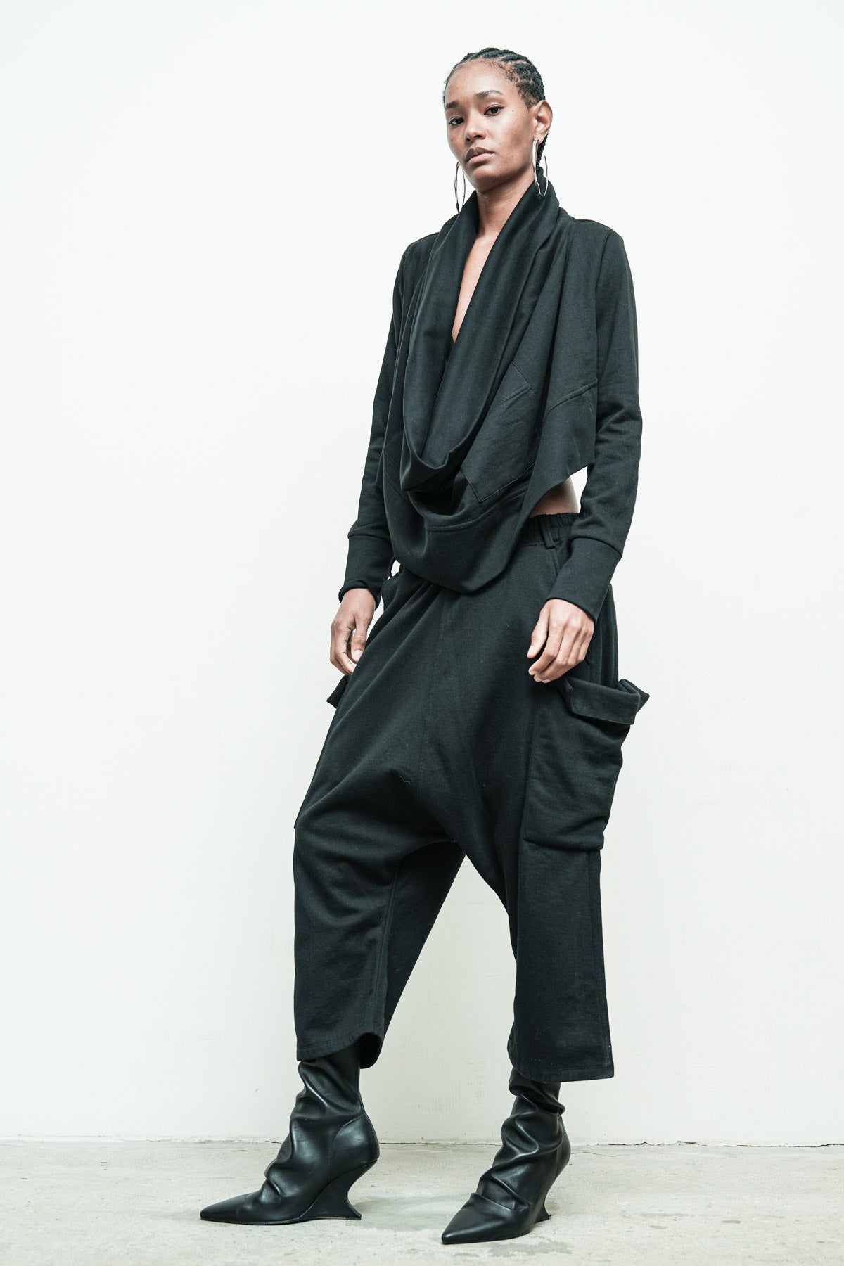 files/NicholasK-K-144-SheltonCrop-Black-P-309C-MalibuPant-Black-02.jpg