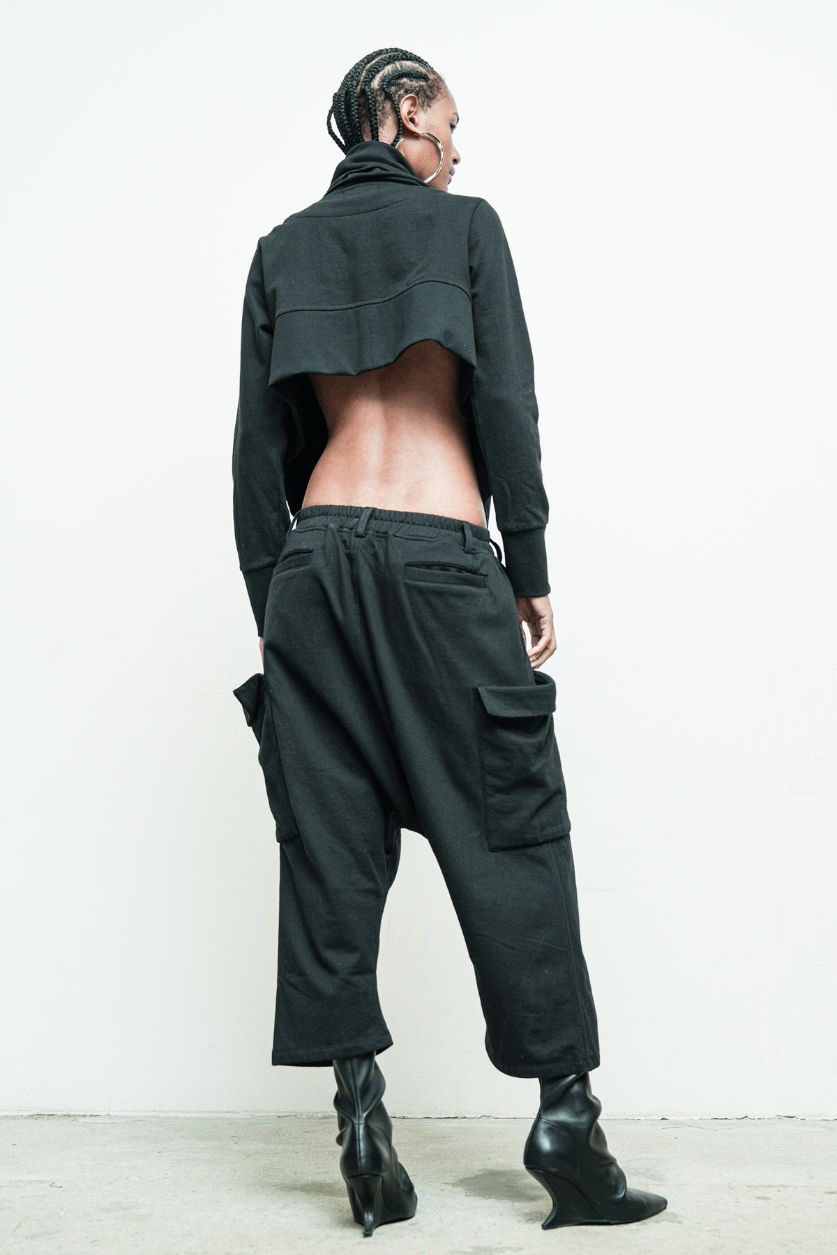 files/NicholasK-K-144-SheltonCrop-Black-P-309C-MalibuPant-Black-03.jpg