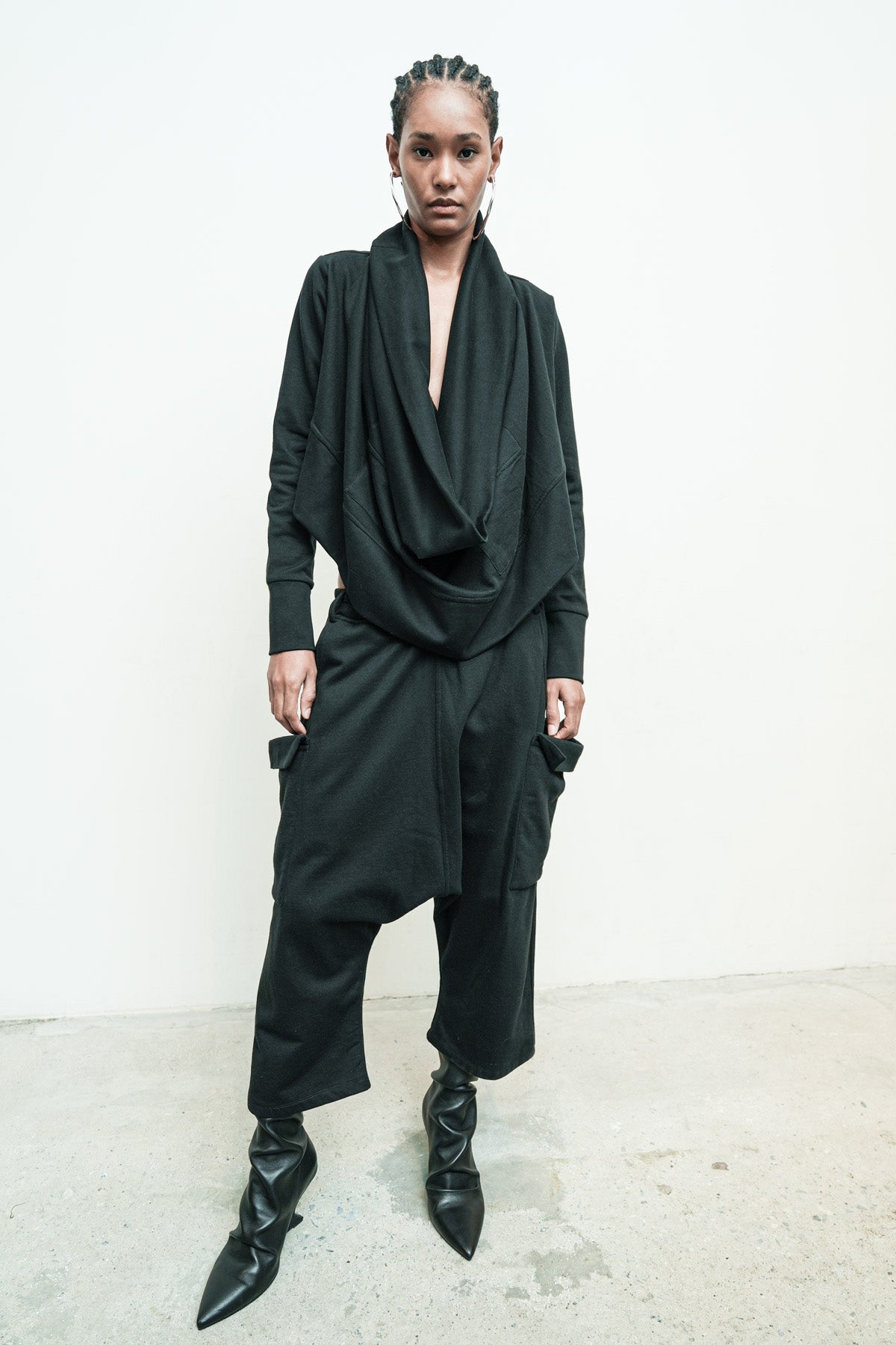 files/NicholasK-K-144-SheltonCrop-Black-P-309C-MalibuPant-Black-07.jpg
