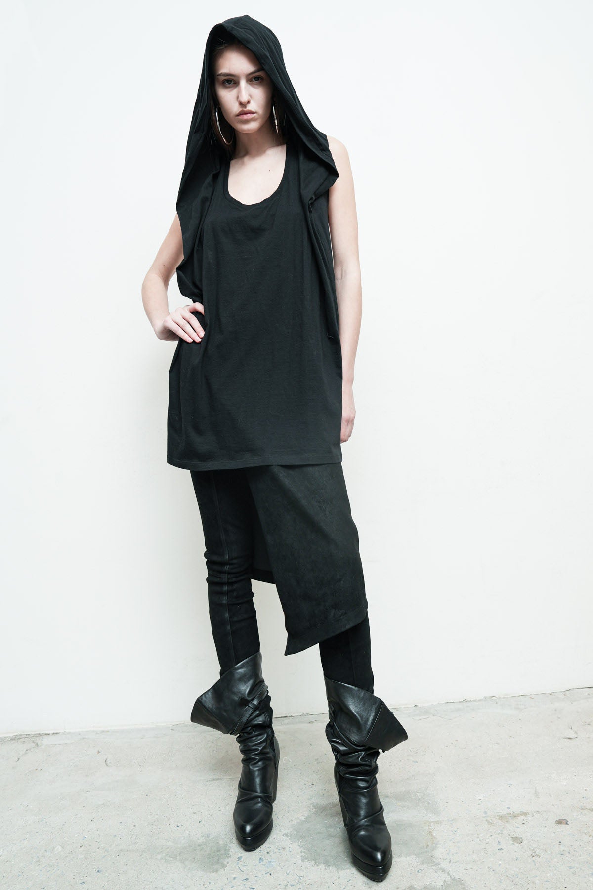 files/NicholasK-K-230-TheaTank-Black-01.jpg