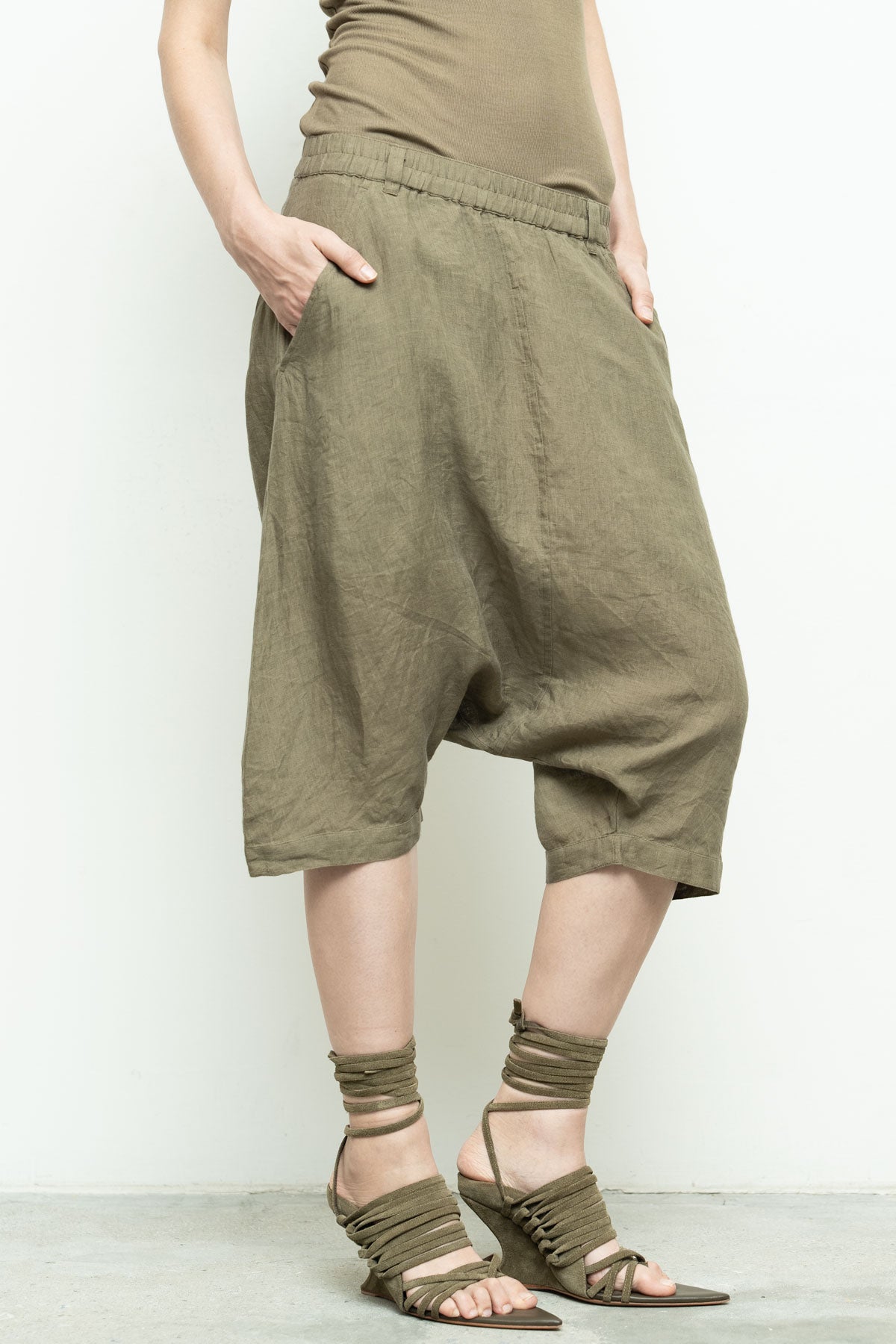 files/NicholasK-K-322-SmithTank-Dune-P-338-MillaShort-Dune-01.jpg