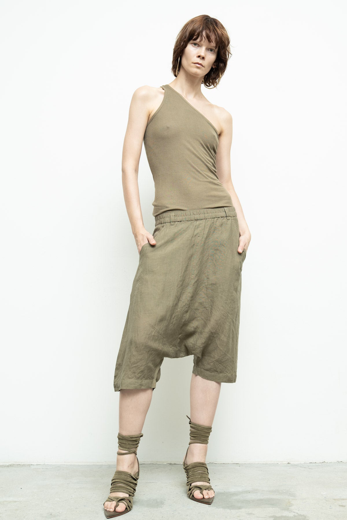files/NicholasK-K-322-SmithTank-Dune-P-338-MillaShort-Dune-02.jpg