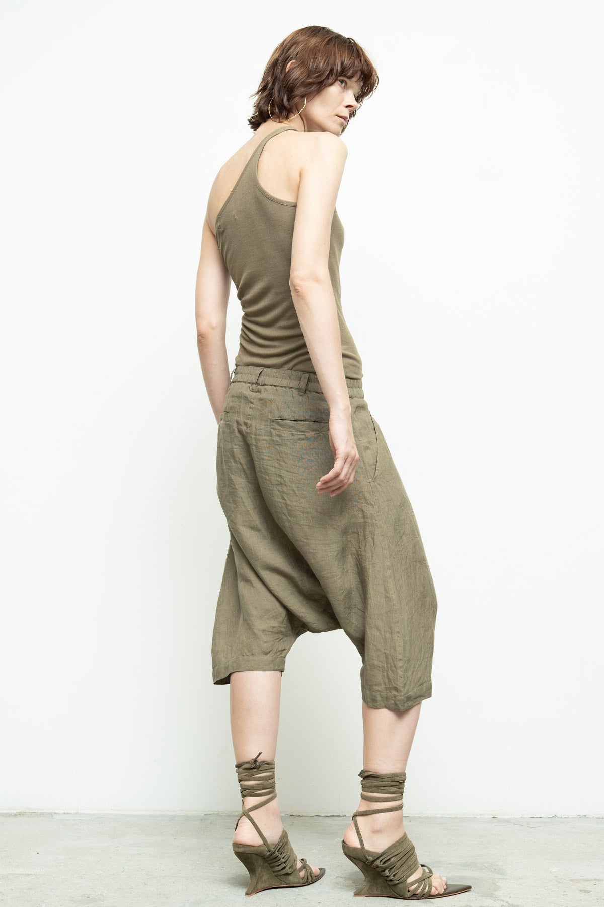 files/NicholasK-K-322-SmithTank-Dune-P-338-MillaShort-Dune-03.jpg