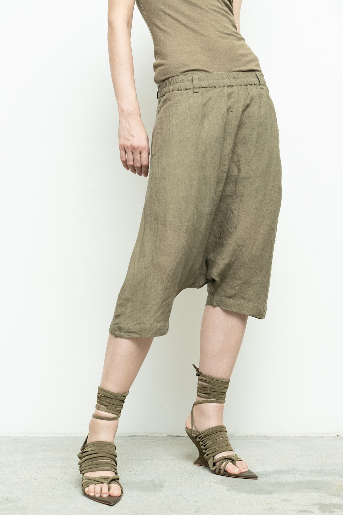 files/NicholasK-K-322-SmithTank-Dune-P-338-MillaShort-Dune-05.jpg
