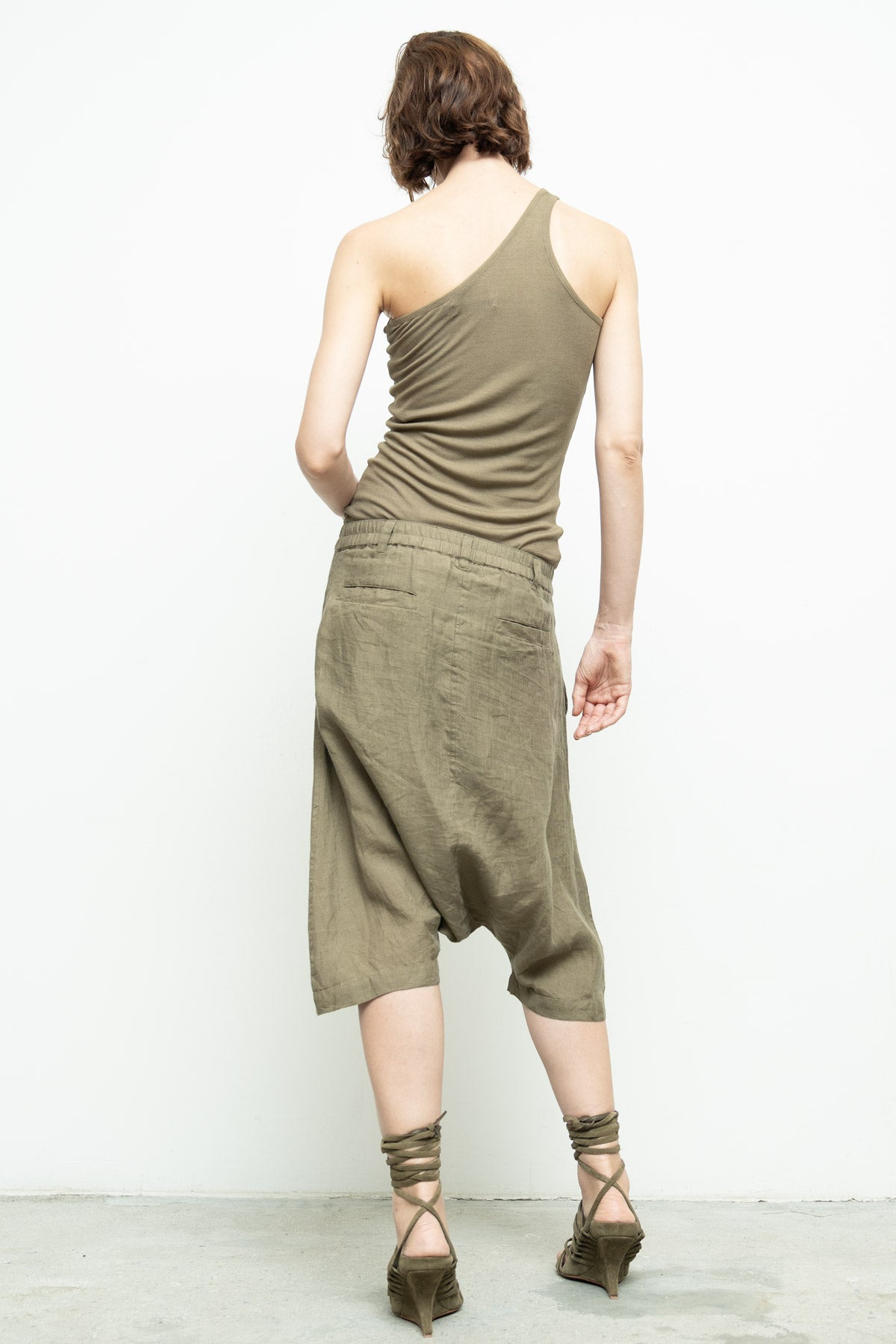 files/NicholasK-K-322-SmithTank-Dune-P-338-MillaShort-Dune-08.jpg