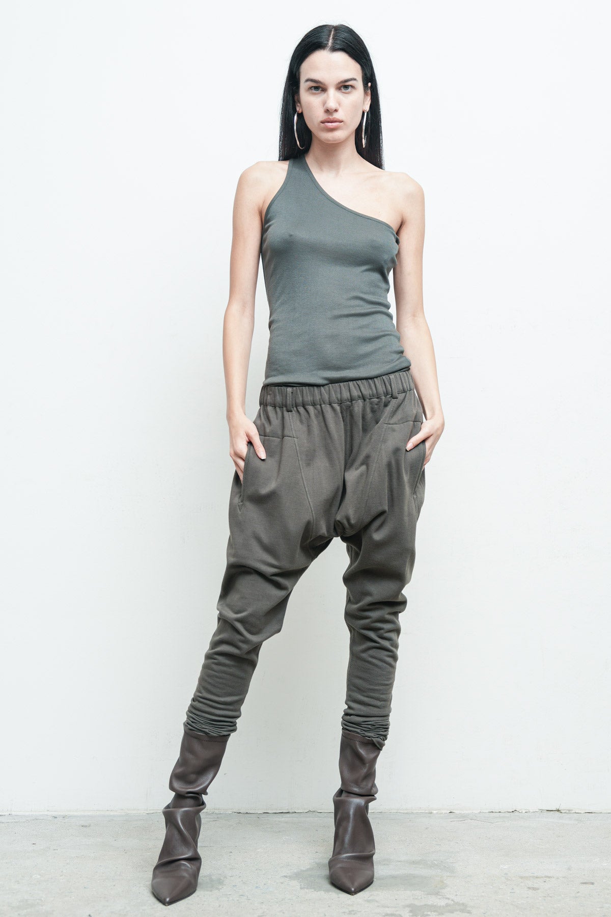 files/NicholasK-K-322-SmithTank-Ink-P-308A-VidalPant-Ink-02.jpg