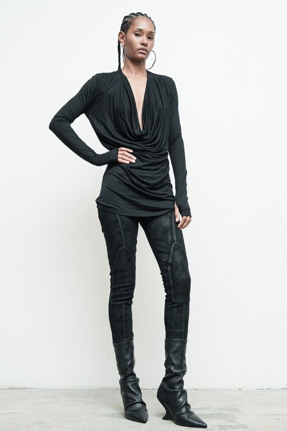 files/NicholasK-K-374-DiemT-Black-P-250-LeonLegging-Black-03.jpg