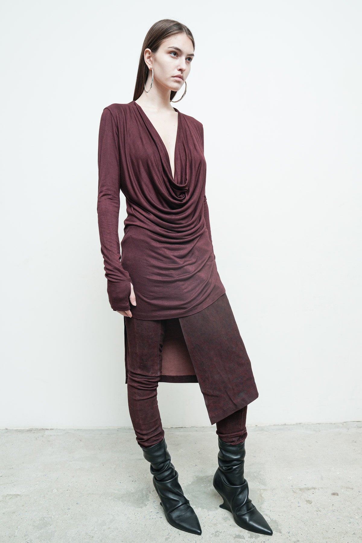 files/NicholasK-K-374-DiemT-Burgundy-02.jpg