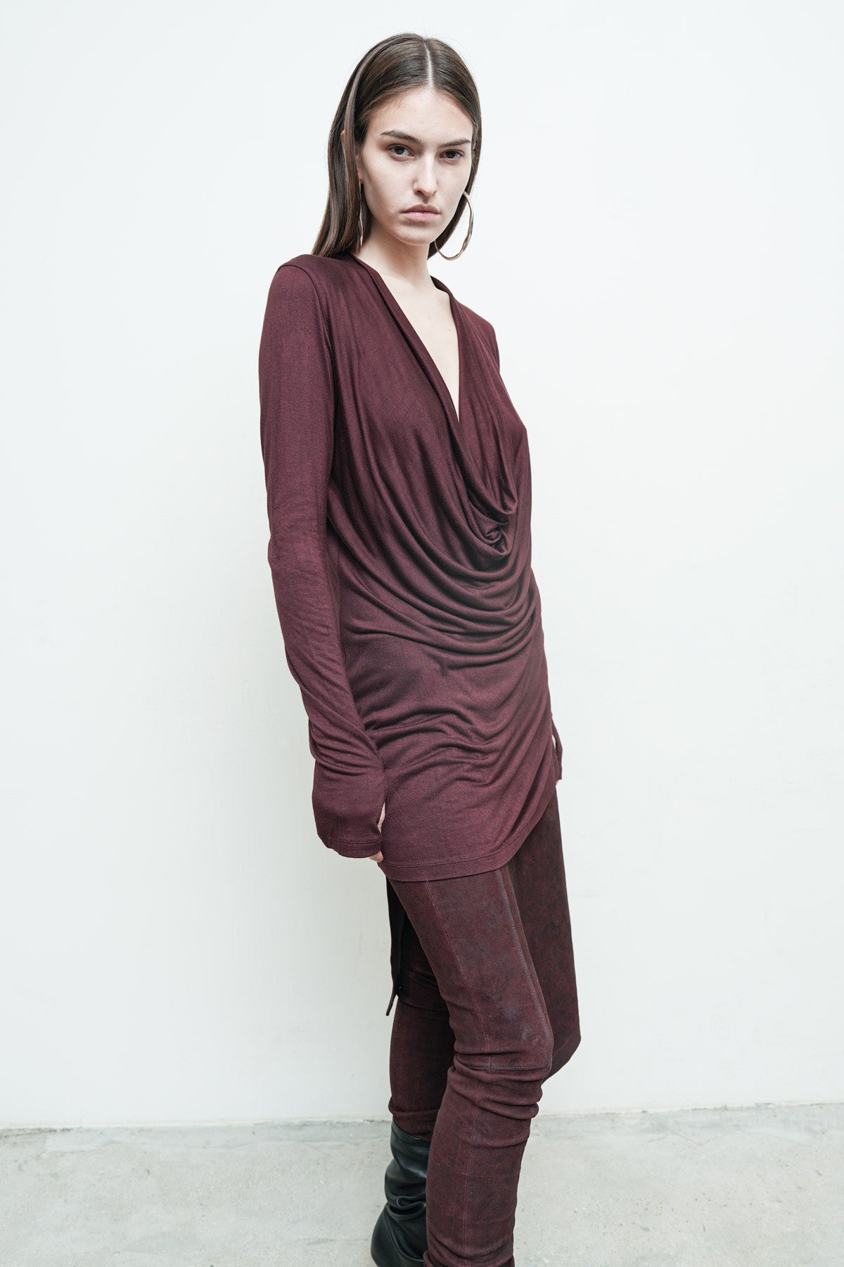 files/NicholasK-K-374-DiemT-Burgundy-05.jpg