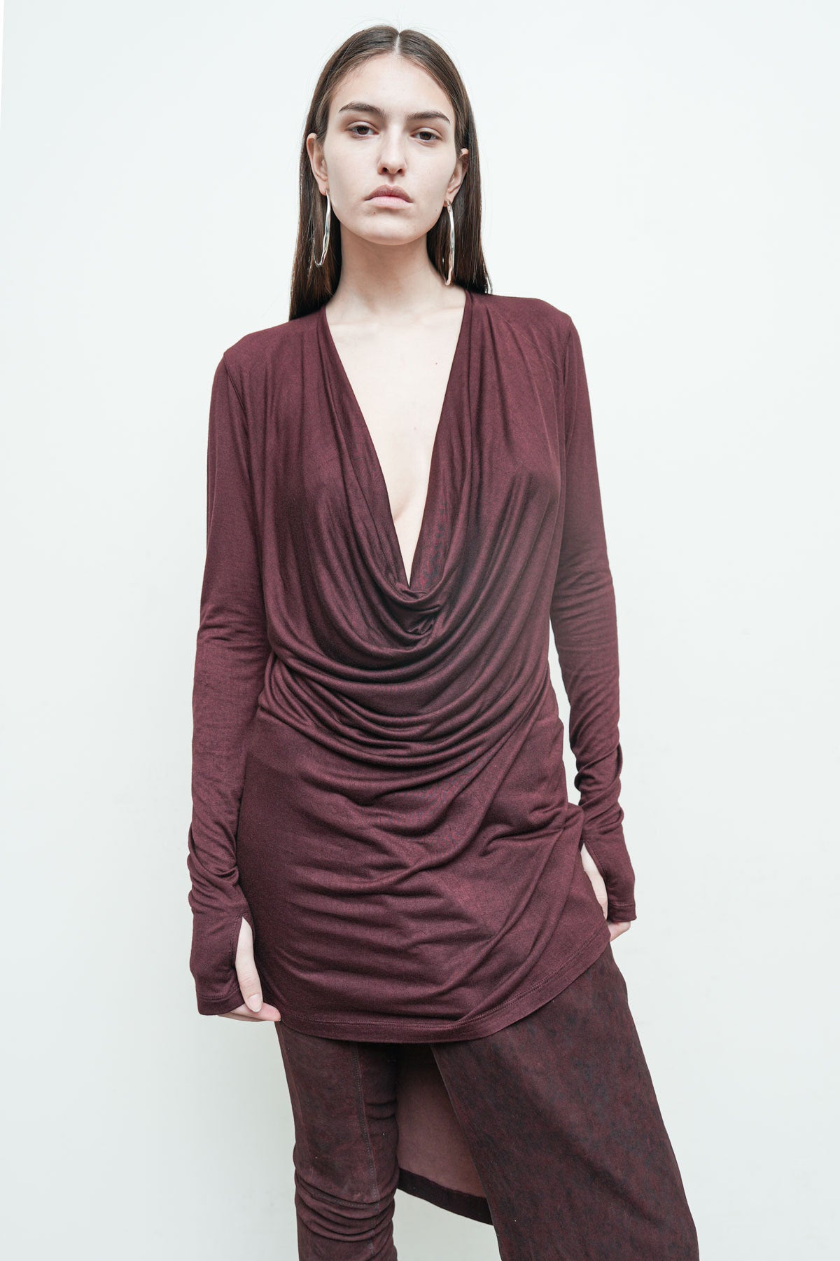 files/NicholasK-K-374-DiemT-Burgundy-06.jpg