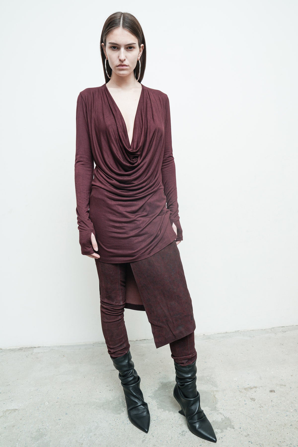 files/NicholasK-K-374-DiemT-Burgundy-07.jpg