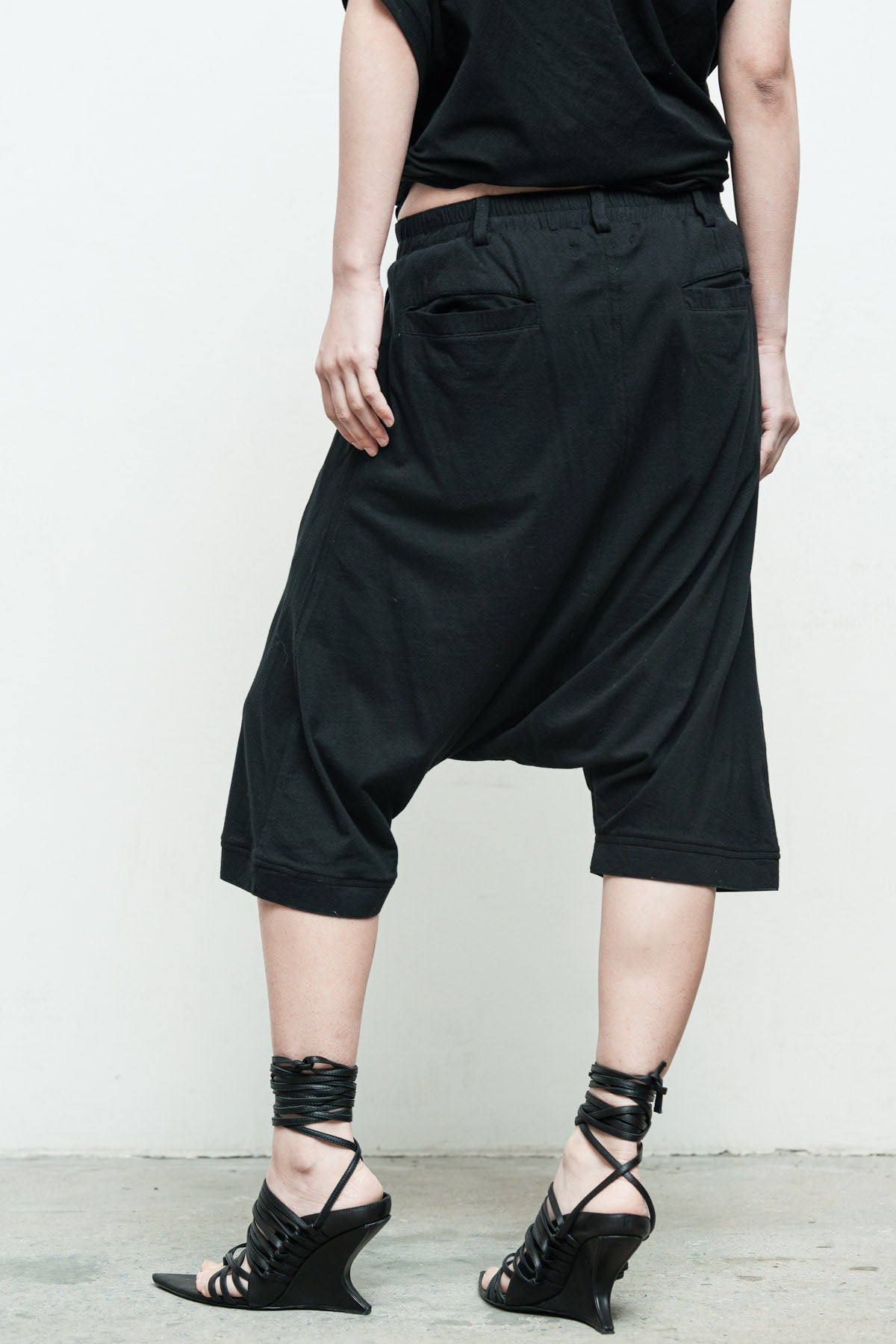 files/NicholasK-K-385-SeriusSLeeveless-Black-P-338B-MillaShort-Black-05_48083a70-1e4e-4851-bb08-cc104e344548.jpg