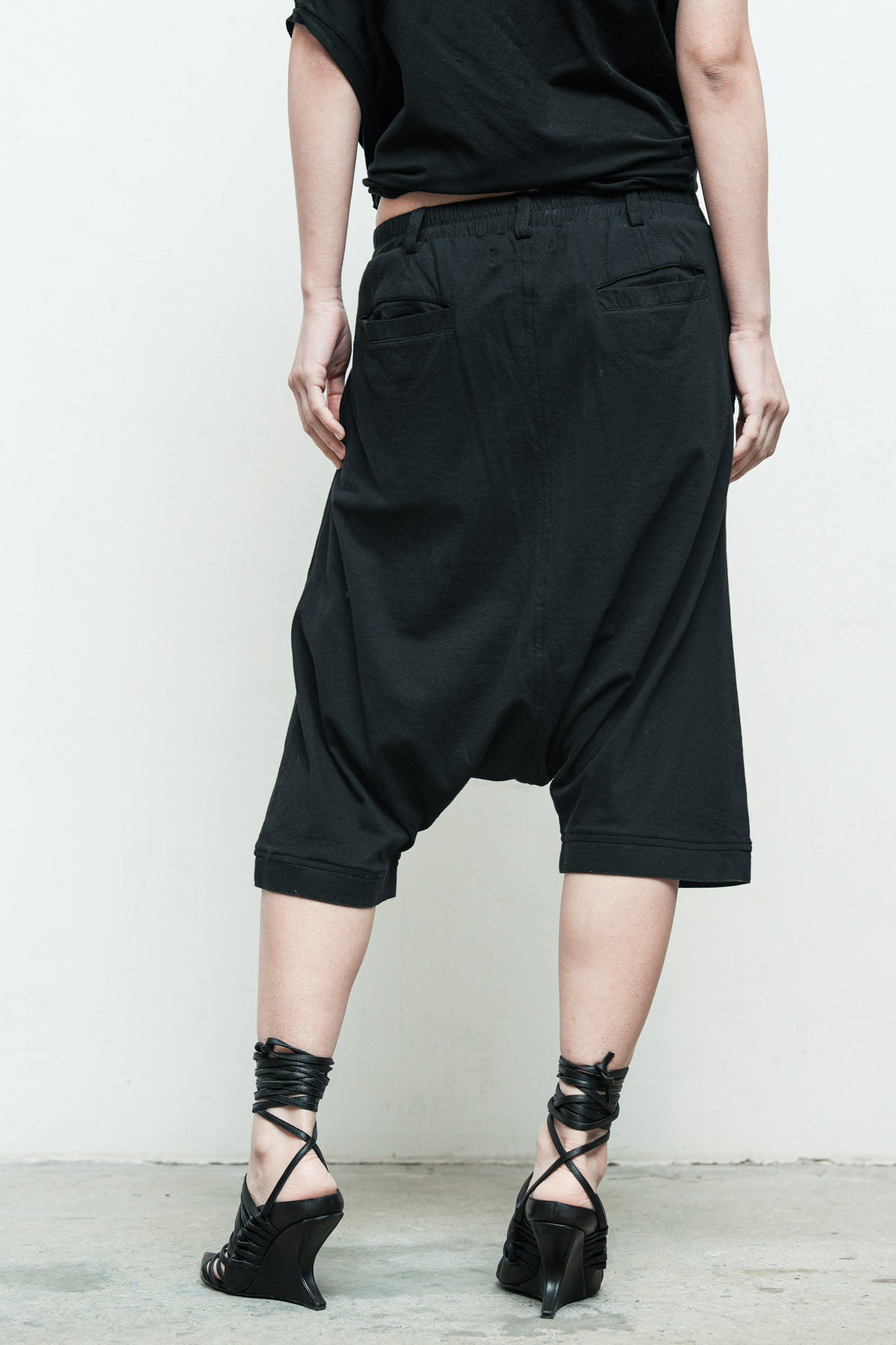 files/NicholasK-K-385-SeriusSLeeveless-Black-P-338B-MillaShort-Black-07_3332bffc-da81-4aaa-8248-94973b6c6d11.jpg