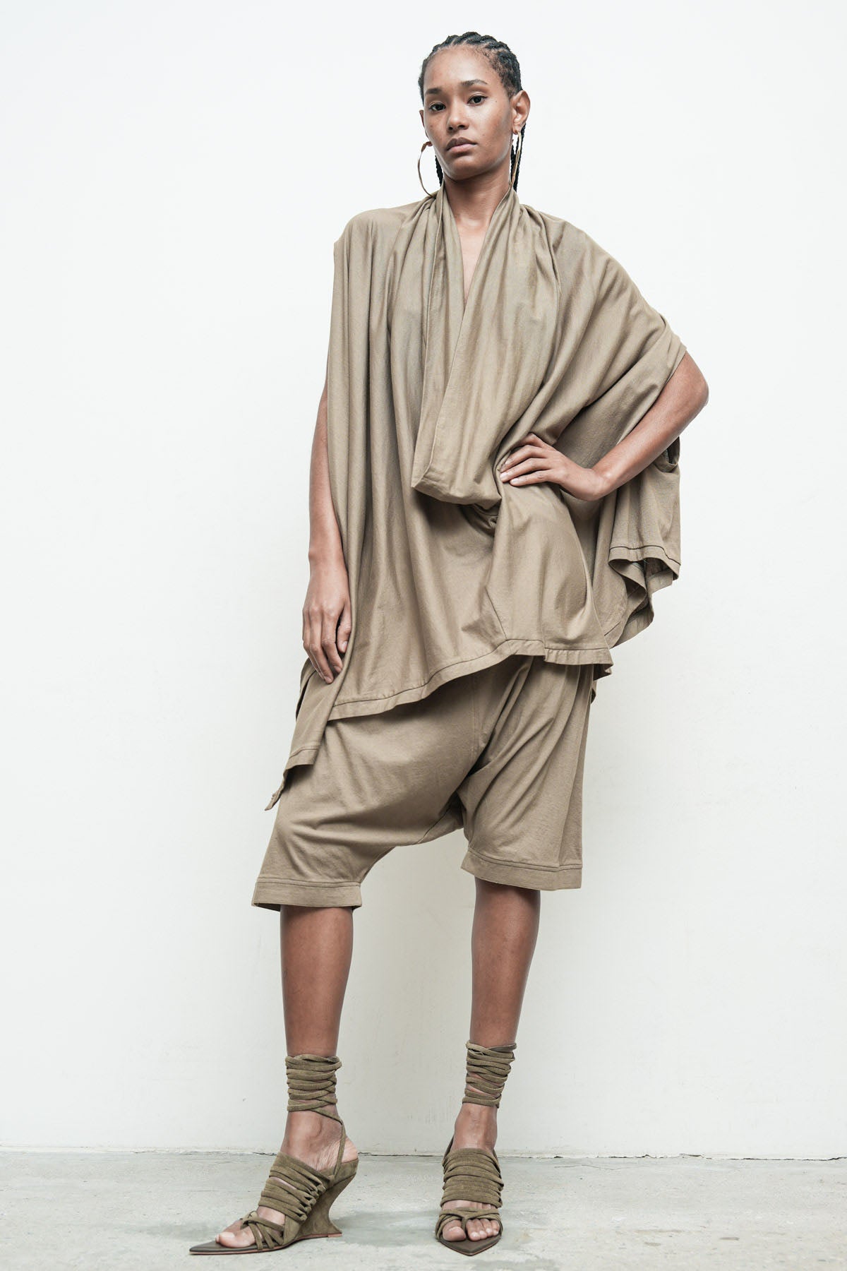 files/NicholasK-K-385-SeriusSleeveless-Dune-01.jpg