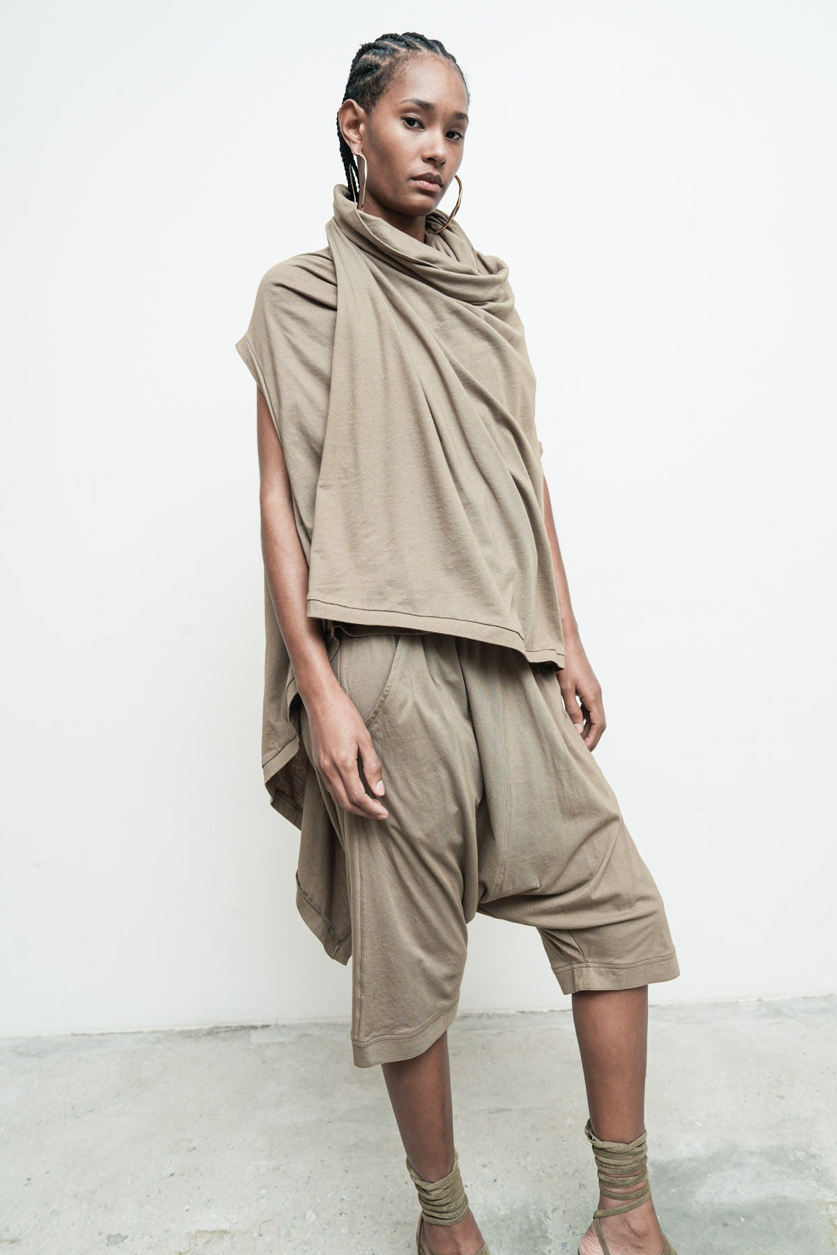 files/NicholasK-K-385-SeriusSleeveless-Dune-02.jpg