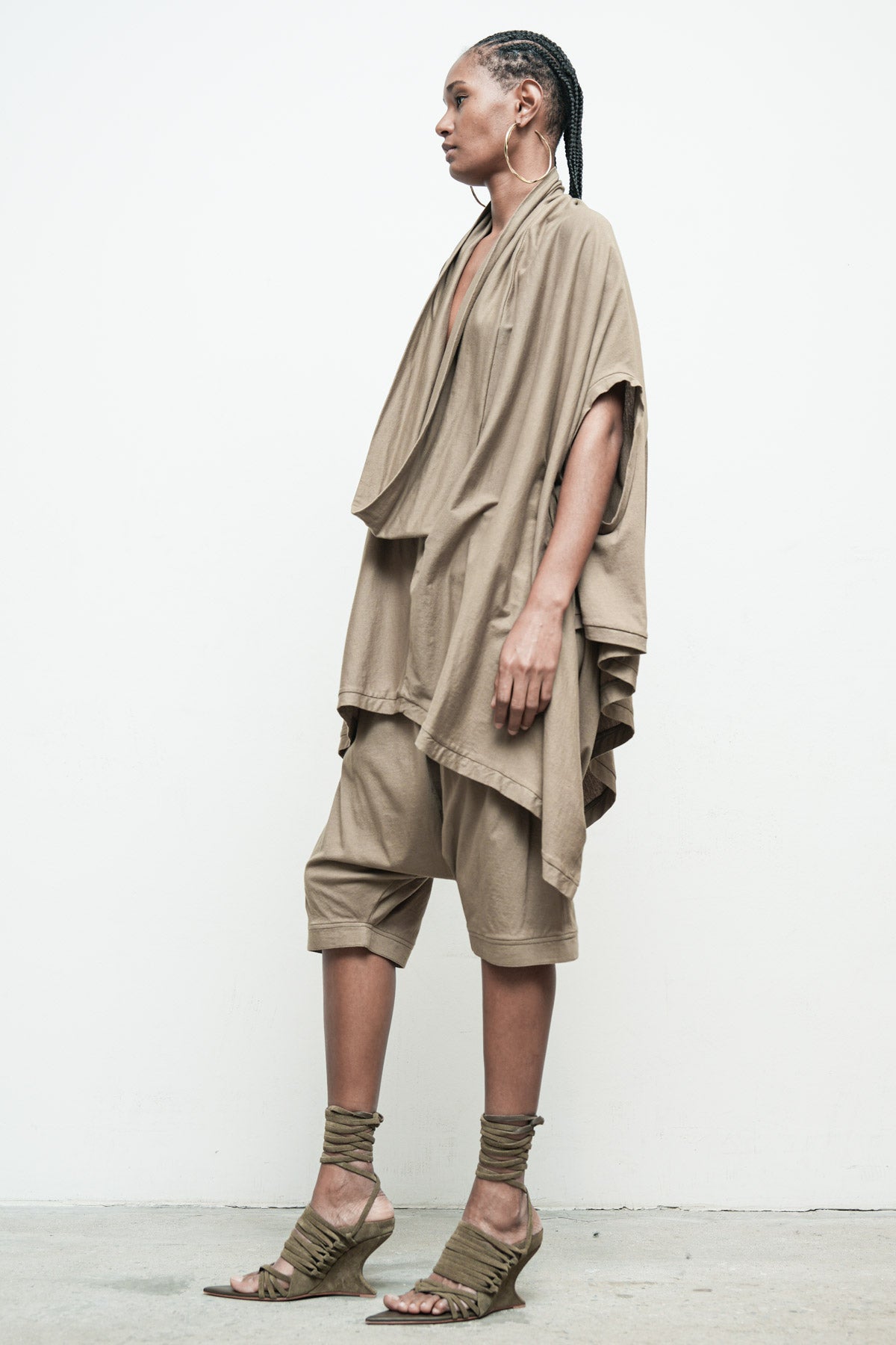 files/NicholasK-K-385-SeriusSleeveless-Dune-04.jpg