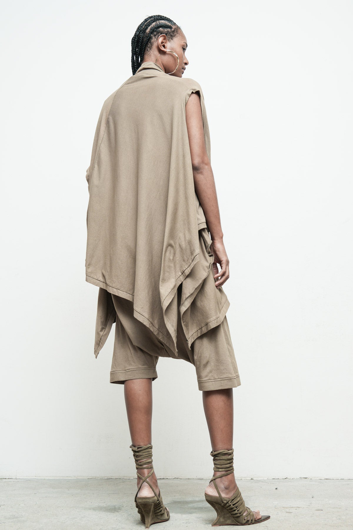 files/NicholasK-K-385-SeriusSleeveless-Dune-05.jpg