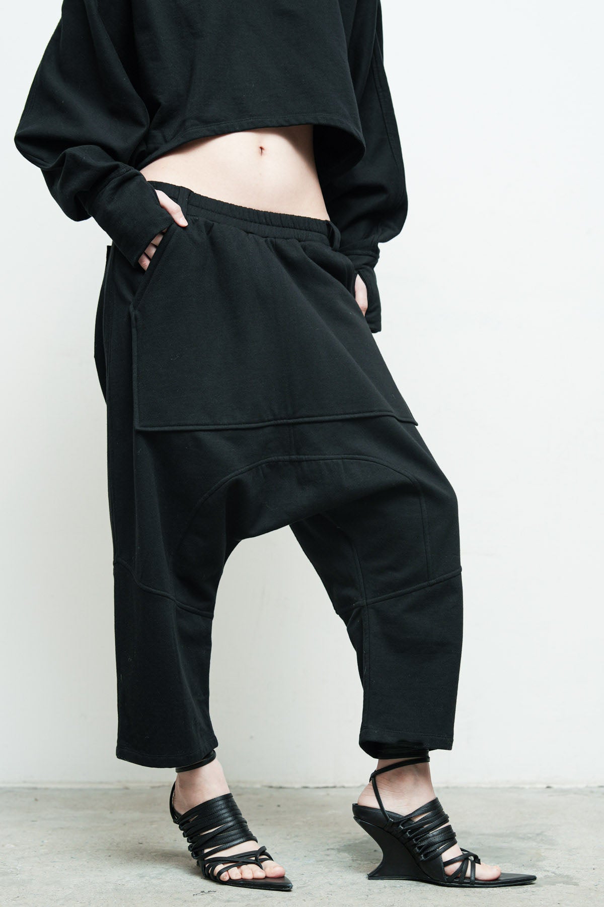 files/NicholasK-K-407-NoahSweat-Black-P-319B-AtticusPant-Black-01.jpg
