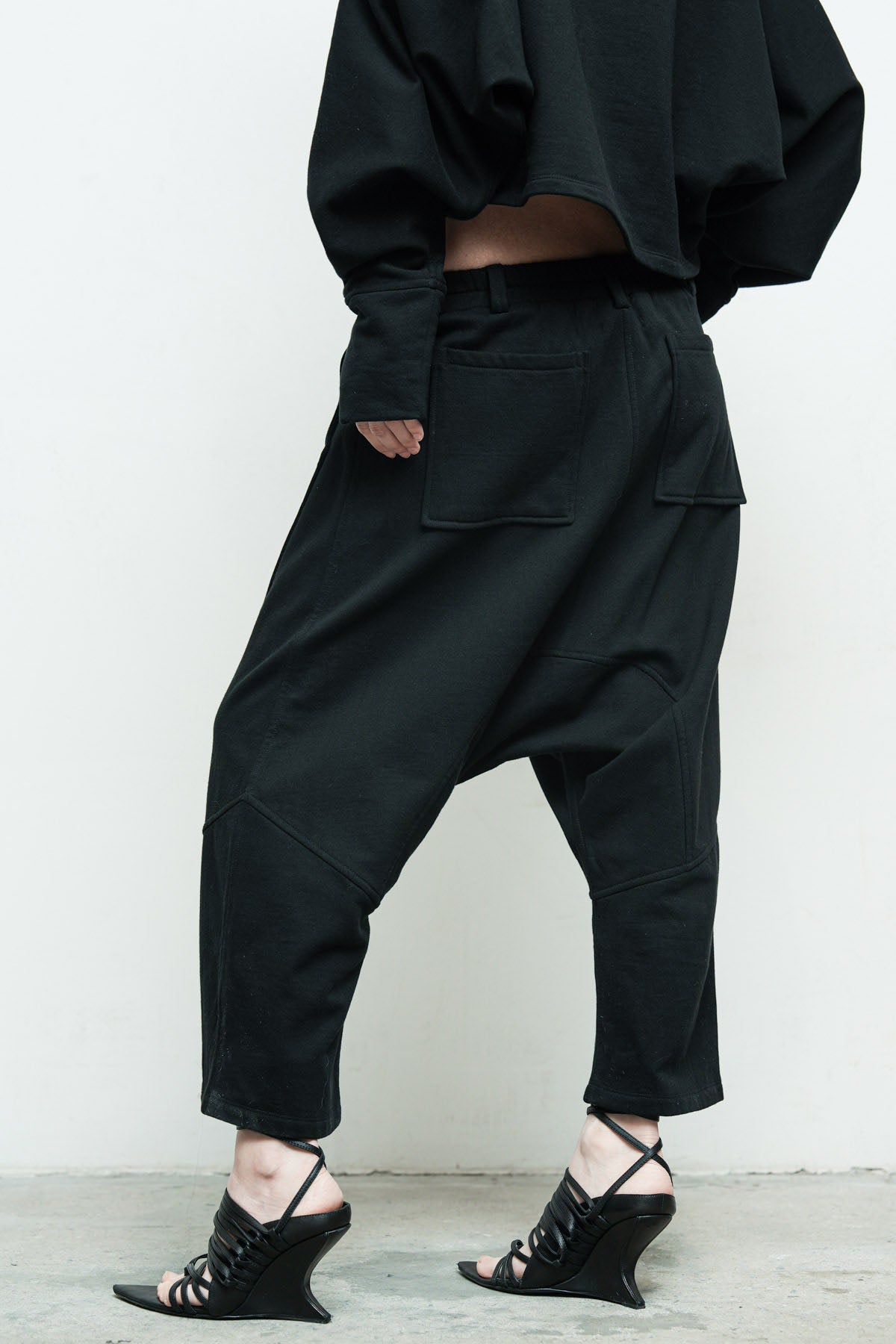 files/NicholasK-K-407-NoahSweat-Black-P-319B-AtticusPant-Black-02.jpg