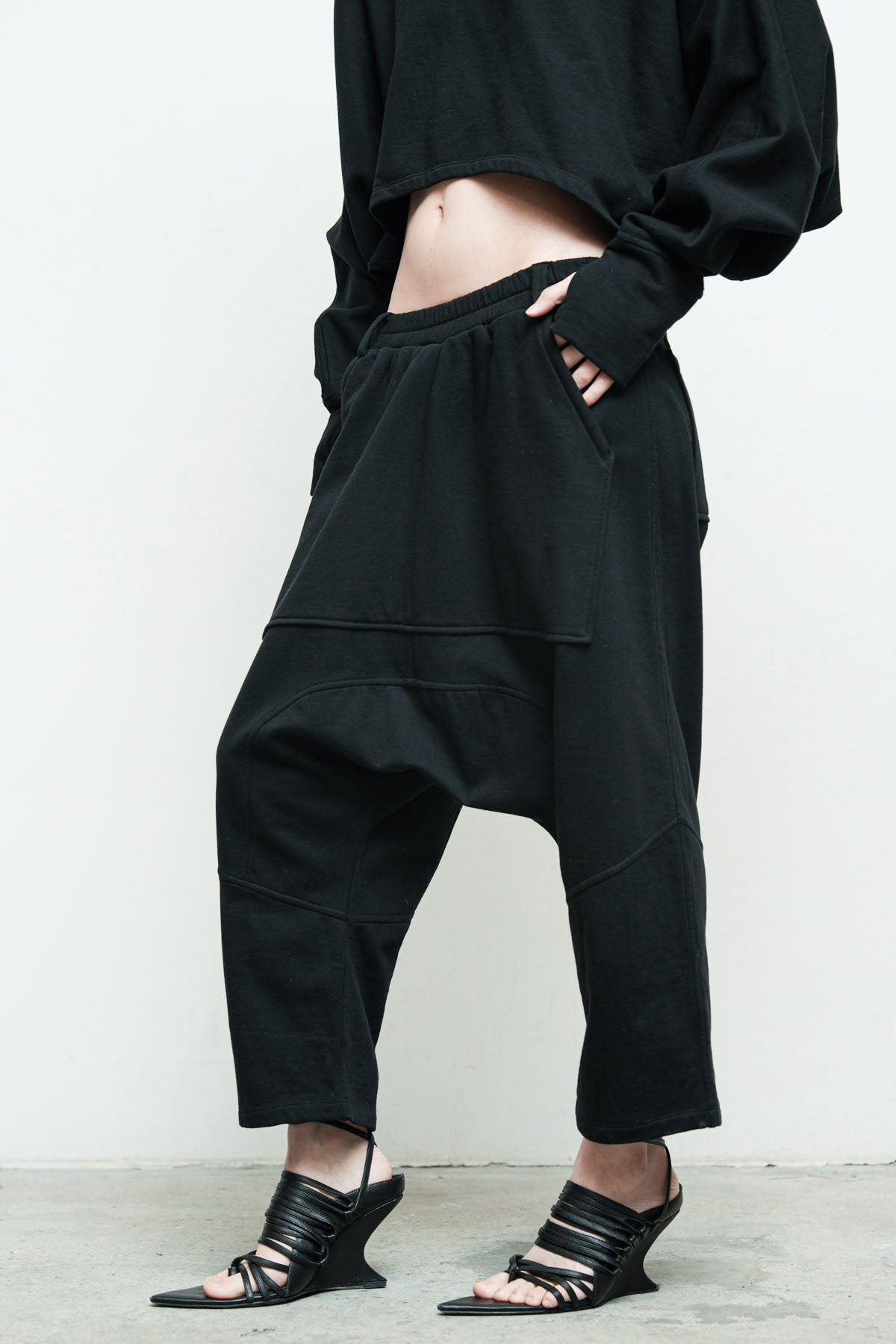 files/NicholasK-K-407-NoahSweat-Black-P-319B-AtticusPant-Black-05.jpg