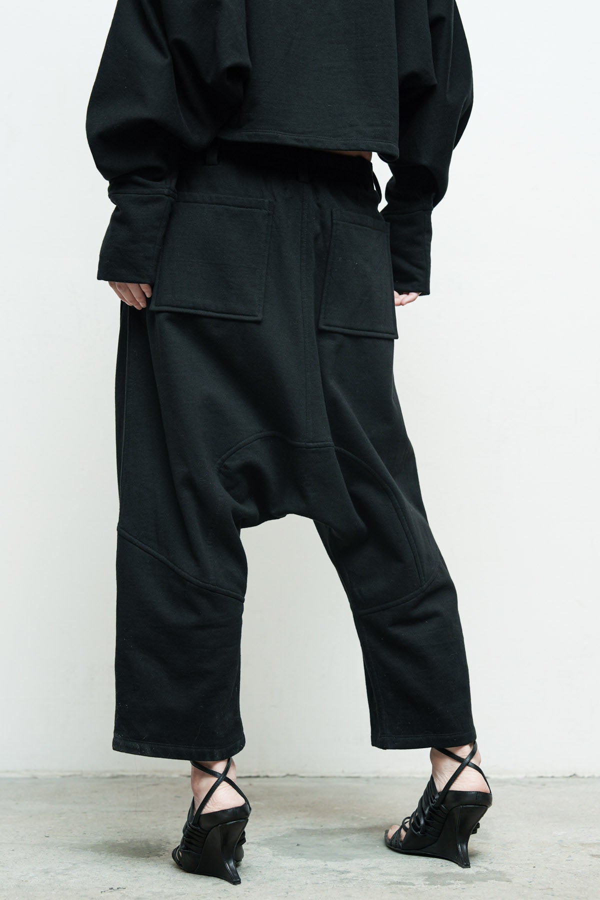 files/NicholasK-K-407-NoahSweat-Black-P-319B-AtticusPant-Black-06.jpg