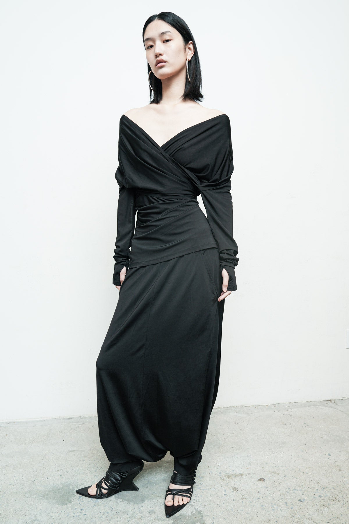 files/NicholasK-K-411-OpalTop-Black-P-306E-BahaSkant-Black-06.jpg