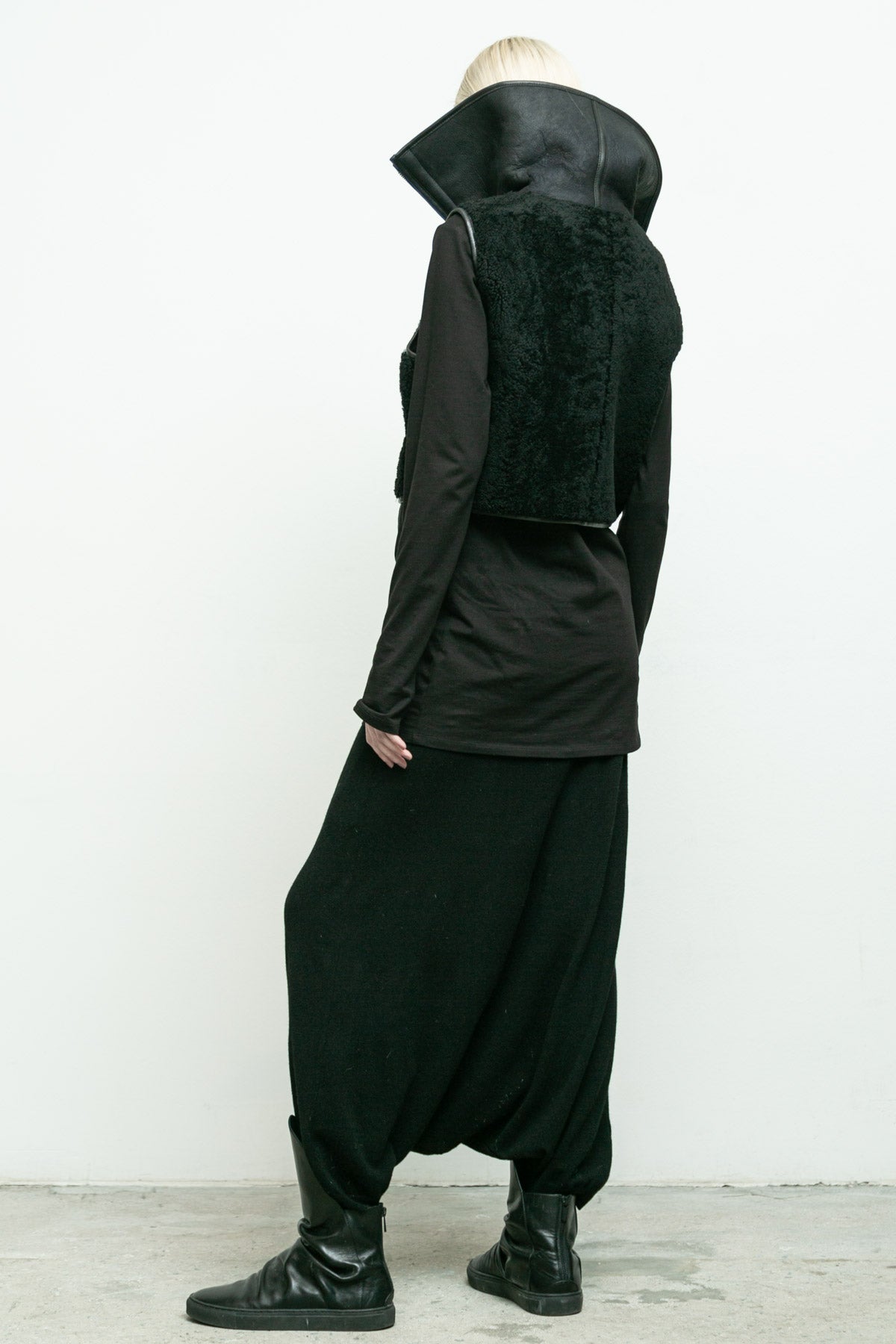 files/NicholasK-O-401-HimalayaCrop-Black-03.jpg