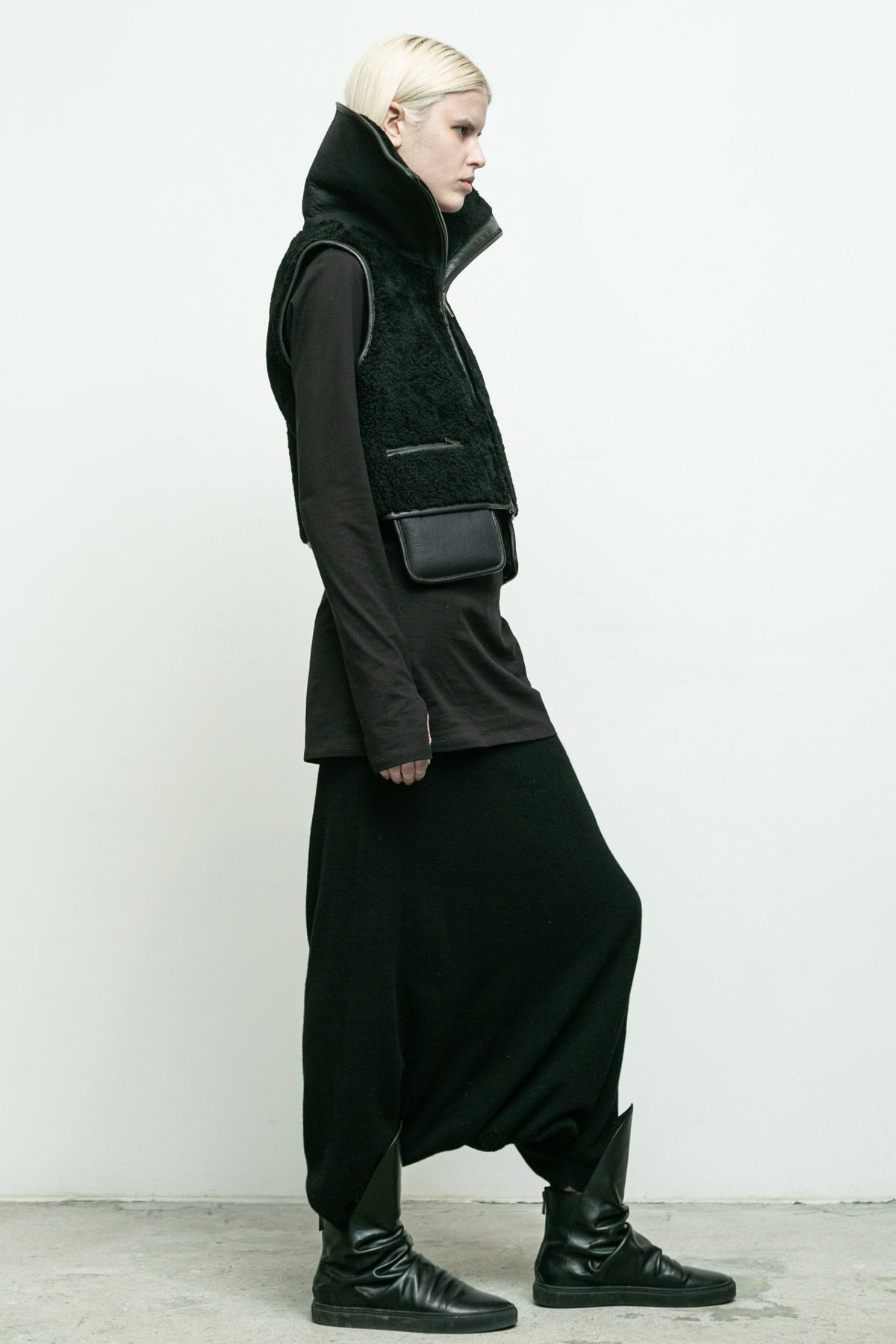 files/NicholasK-O-401-HimalayaCrop-Black-07.jpg