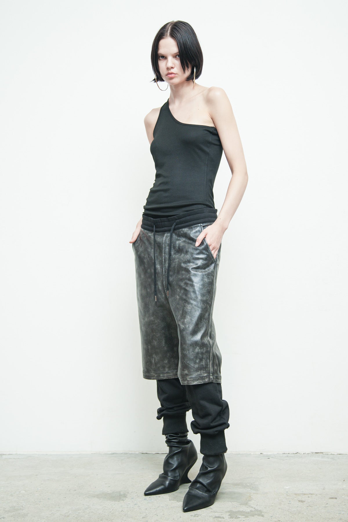 files/NicholasK-O-463-DavosBomber-BlackBeige-P-347-MaceoPant-BlackBlack-03.jpg