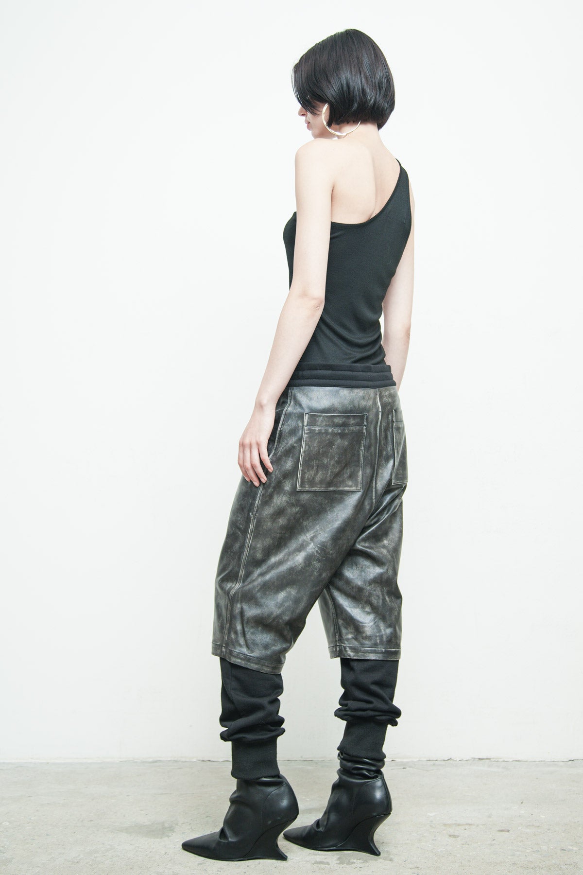 files/NicholasK-O-463-DavosBomber-BlackBeige-P-347-MaceoPant-BlackBlack-04.jpg