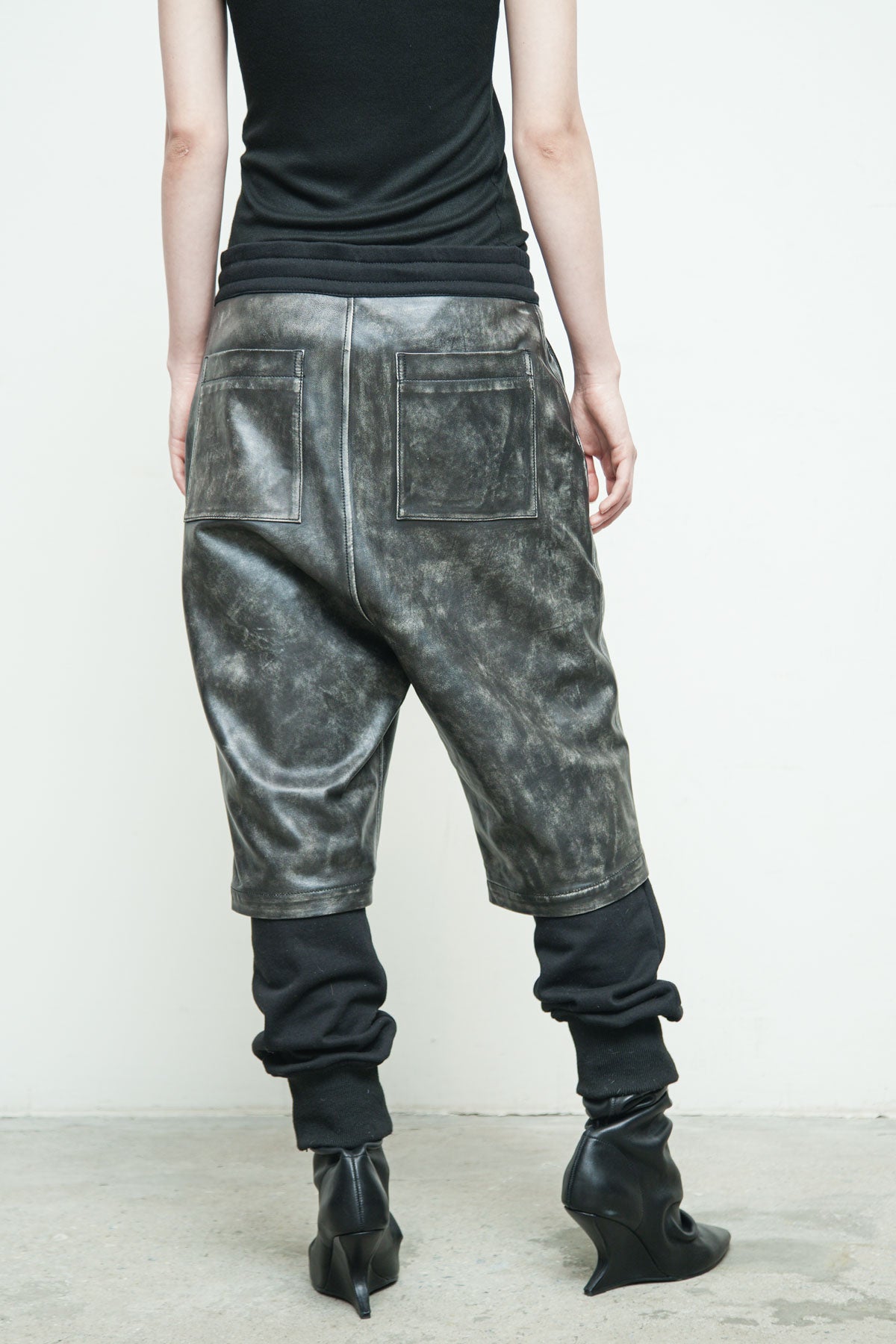 files/NicholasK-O-463-DavosBomber-BlackBeige-P-347-MaceoPant-BlackBlack-07.jpg