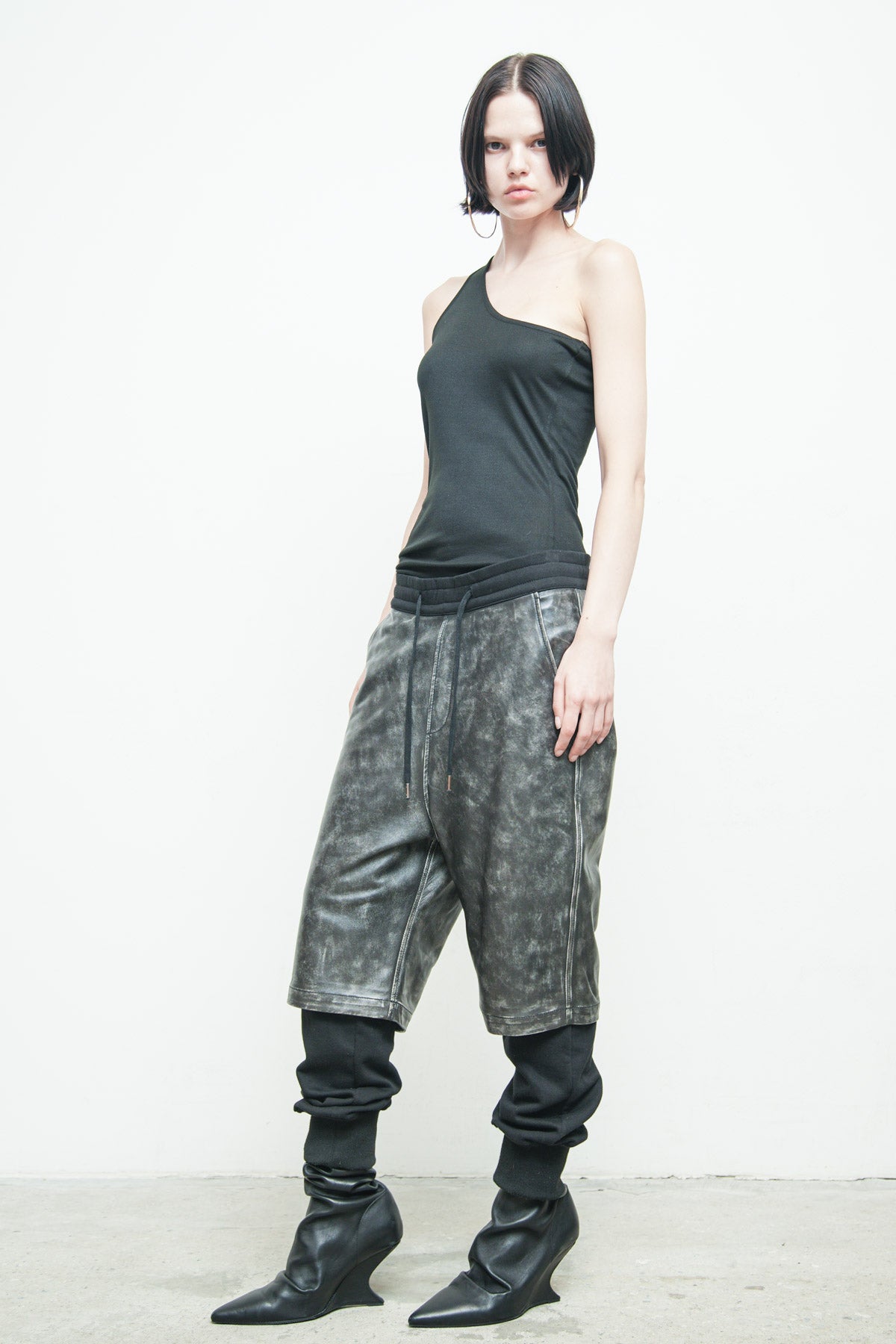 files/NicholasK-O-463-DavosBomber-BlackBeige-P-347-MaceoPant-BlackBlack-09.jpg
