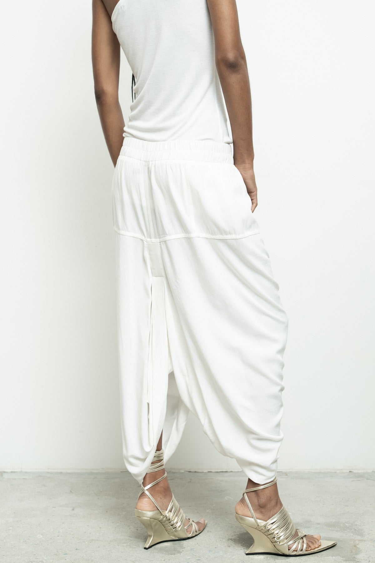 files/NicholasK-P-272D-OttomanPants-OffWhite-04.jpg