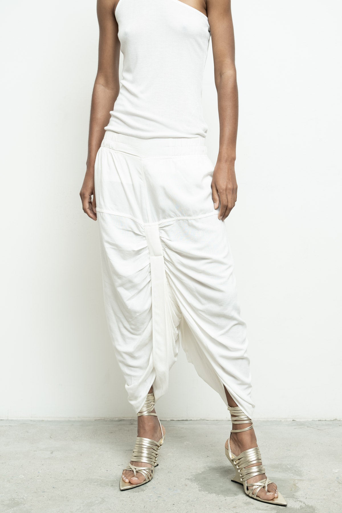 files/NicholasK-P-272D-OttomanPants-OffWhite-07.jpg