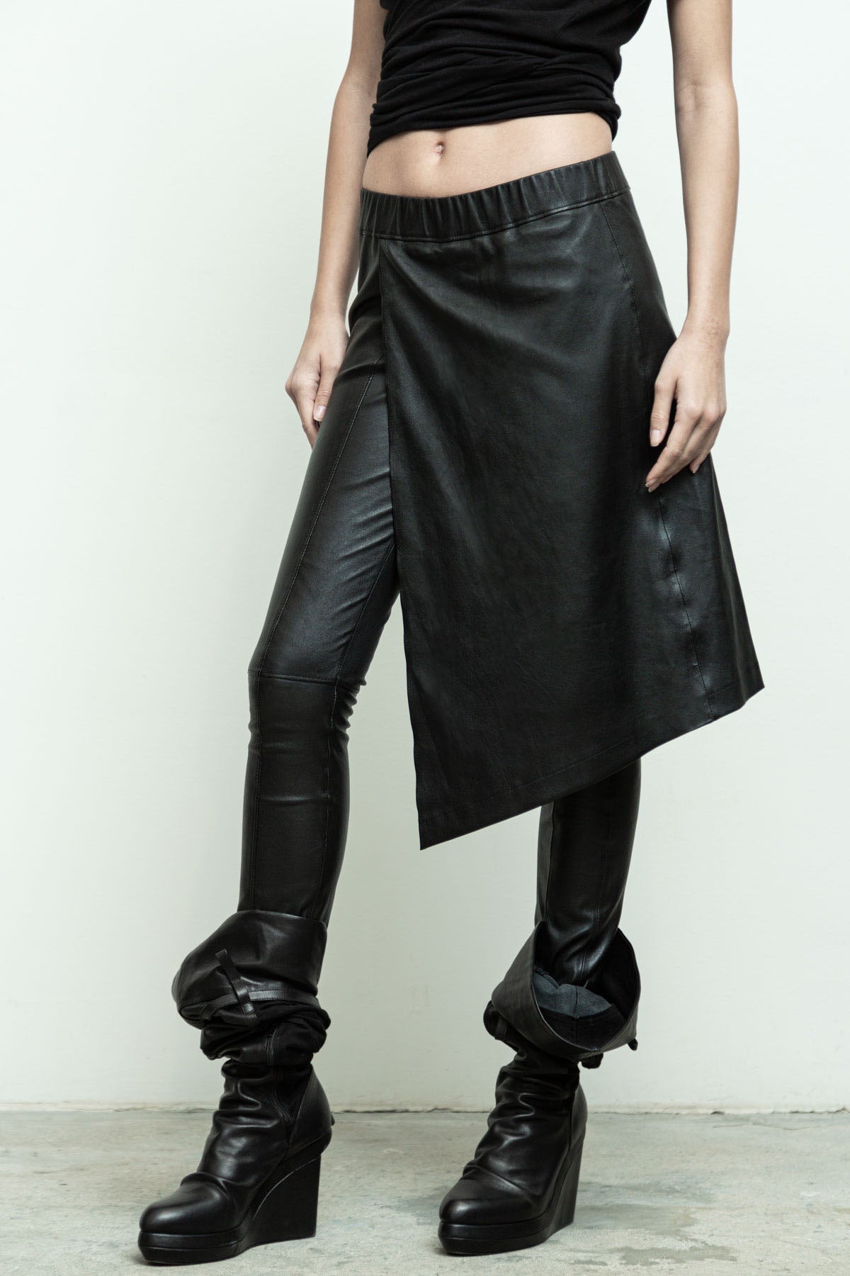 files/NicholasK-P-305-RemiLegging-Black-01.jpg