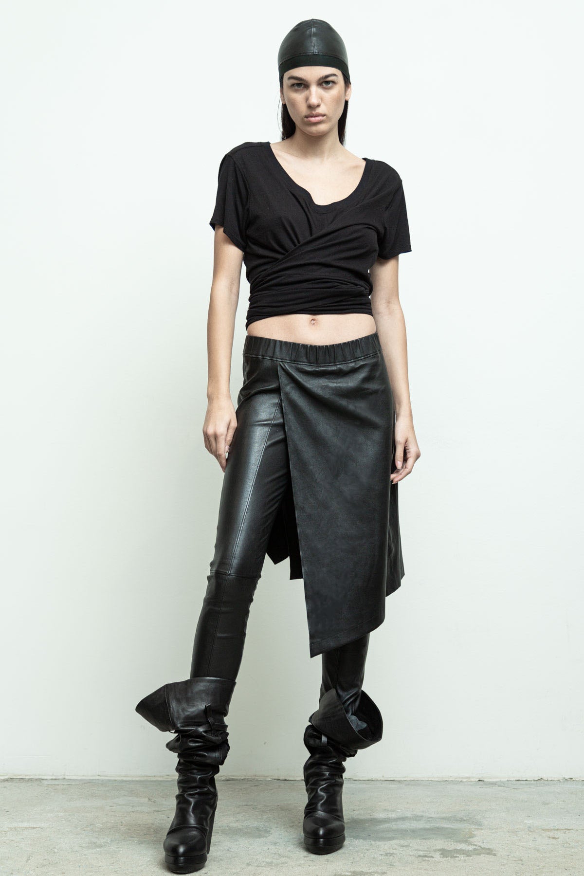 files/NicholasK-P-305-RemiLegging-Black-02.jpg