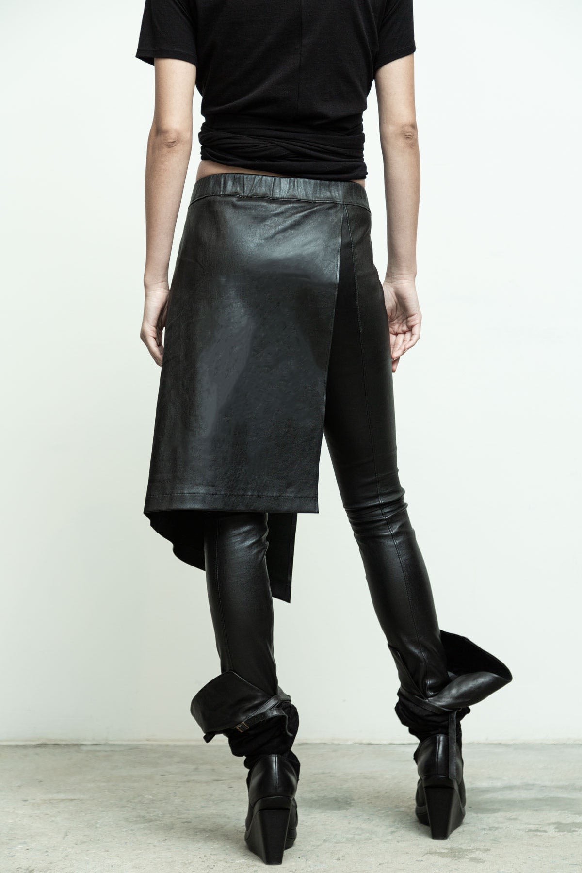 files/NicholasK-P-305-RemiLegging-Black-03.jpg