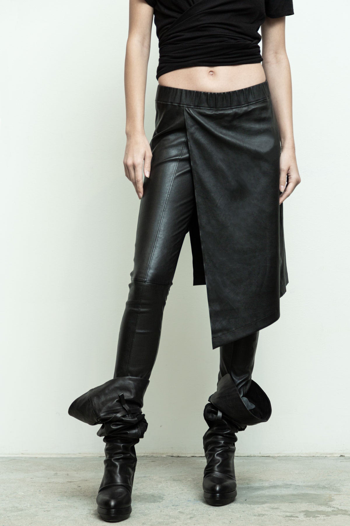 files/NicholasK-P-305-RemiLegging-Black-04.jpg