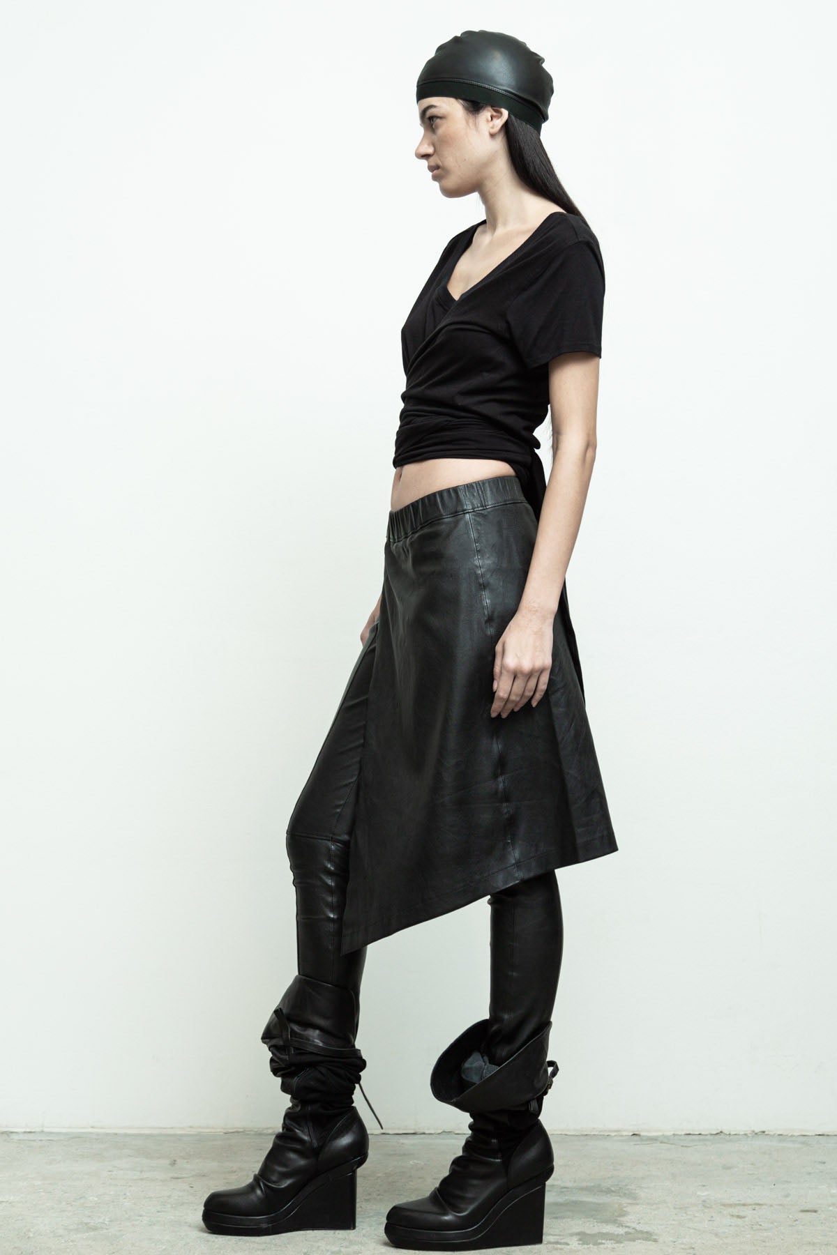 files/NicholasK-P-305-RemiLegging-Black-06.jpg