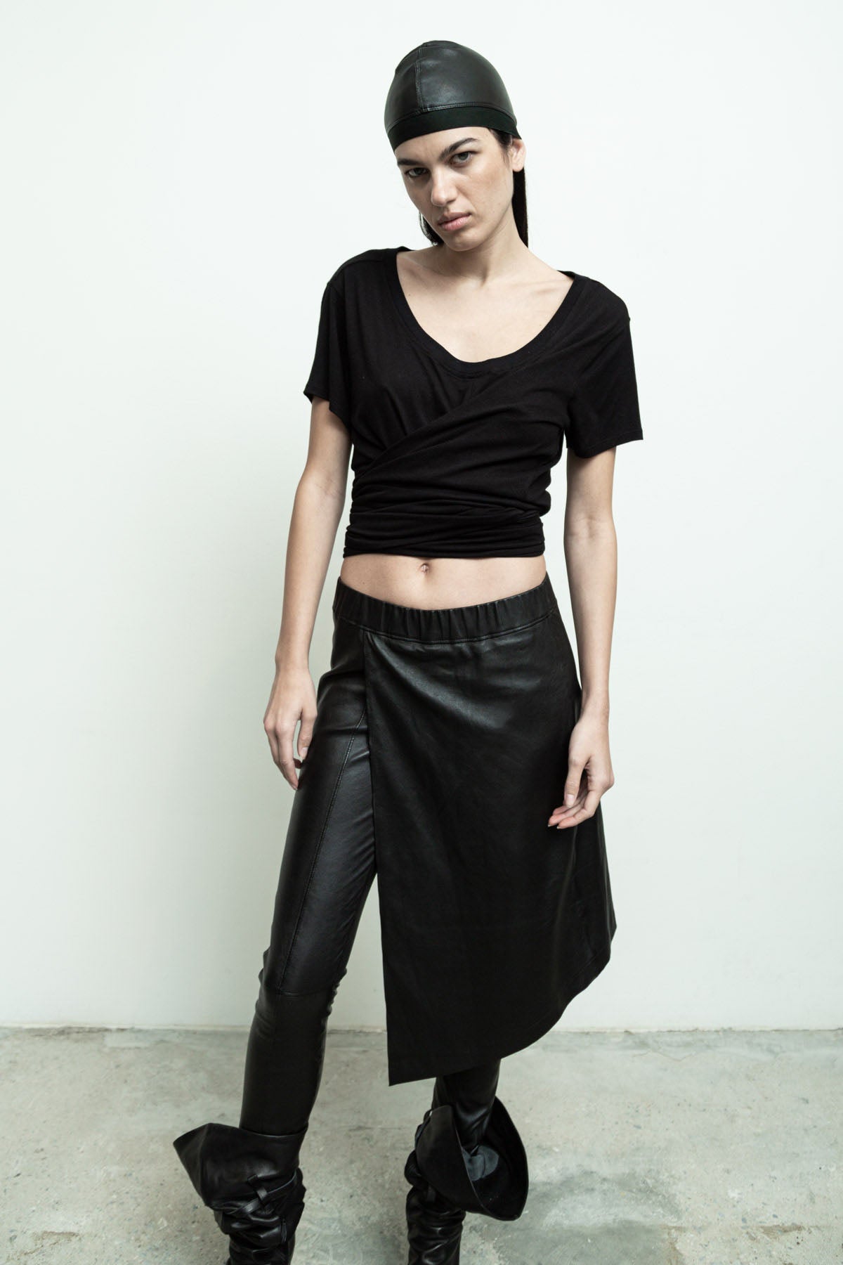 files/NicholasK-P-305-RemiLegging-Black-08.jpg