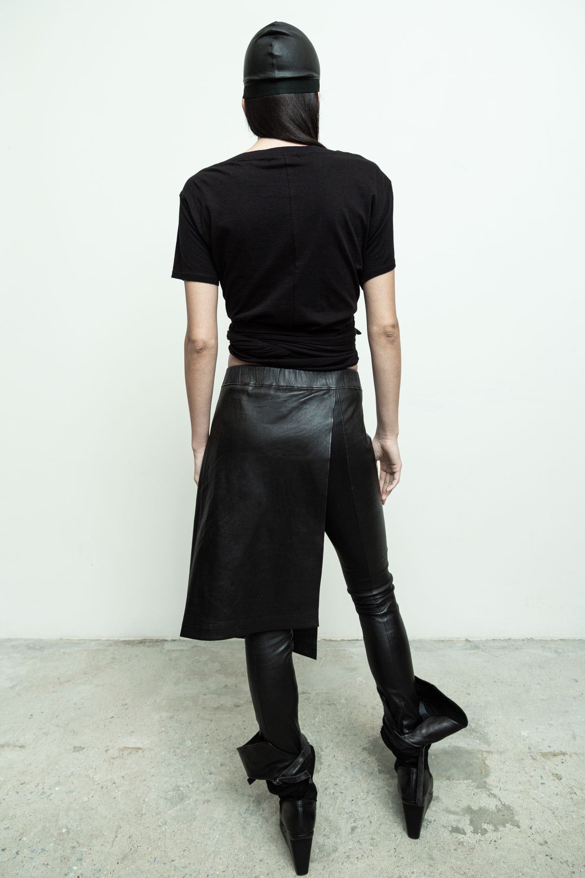 files/NicholasK-P-305-RemiLegging-Black-09.jpg