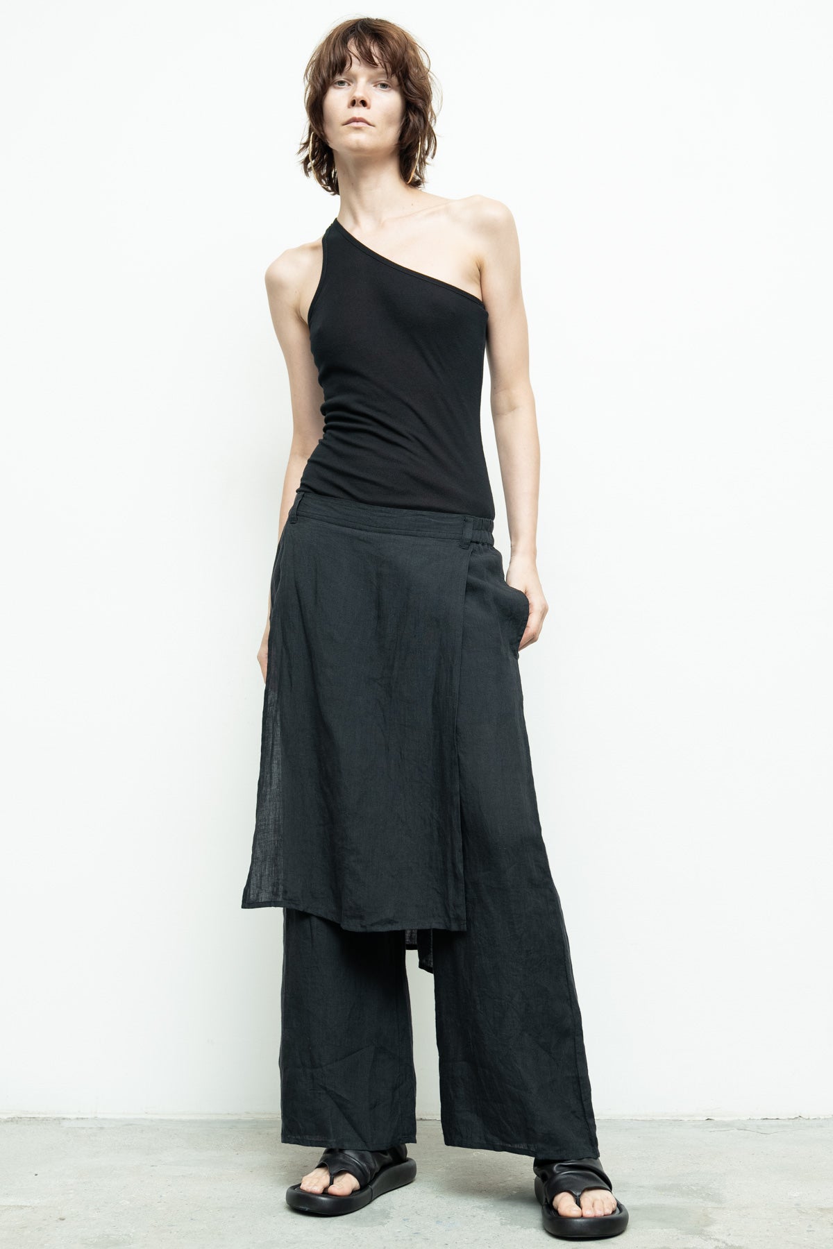 files/NicholasK-P-333-ZeniaPant-Black-03.jpg